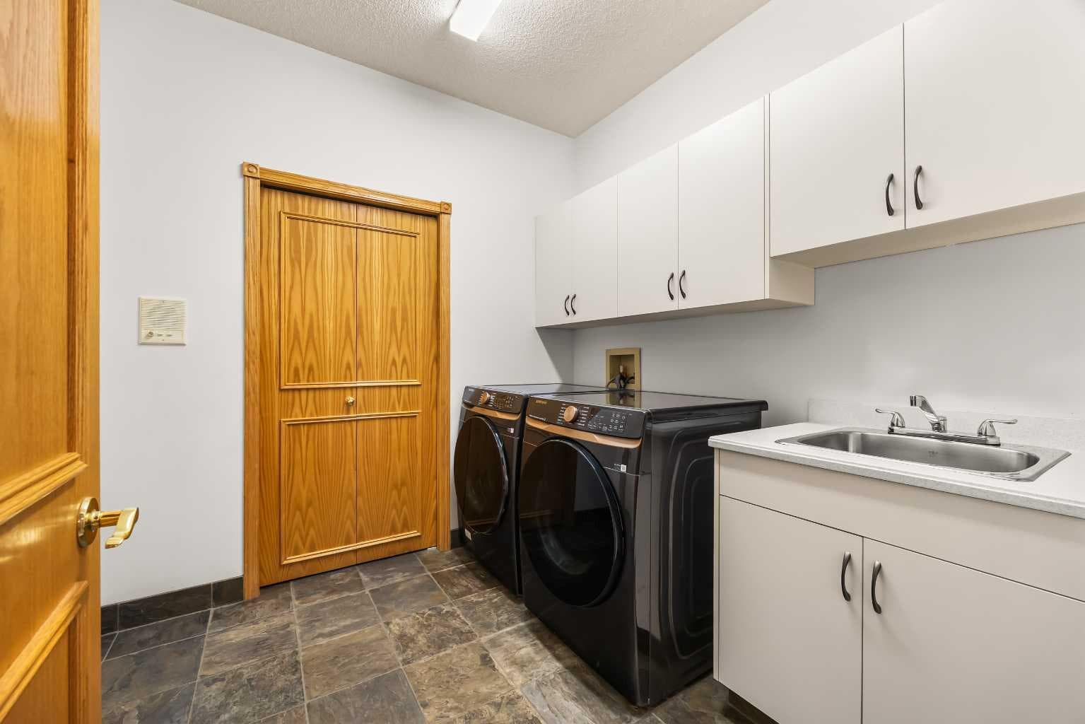 52 Edgeview Road NW