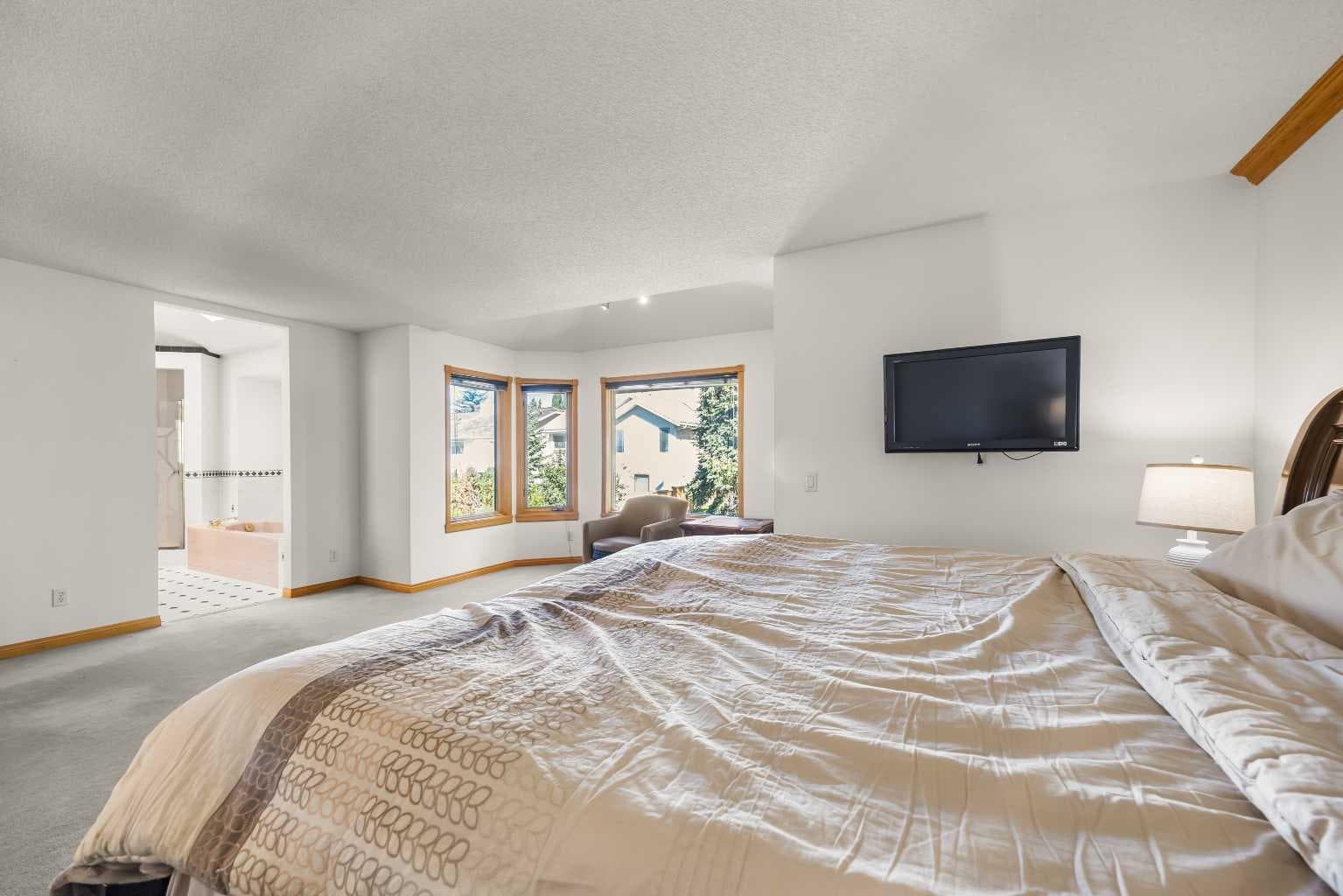 52 Edgeview Road NW