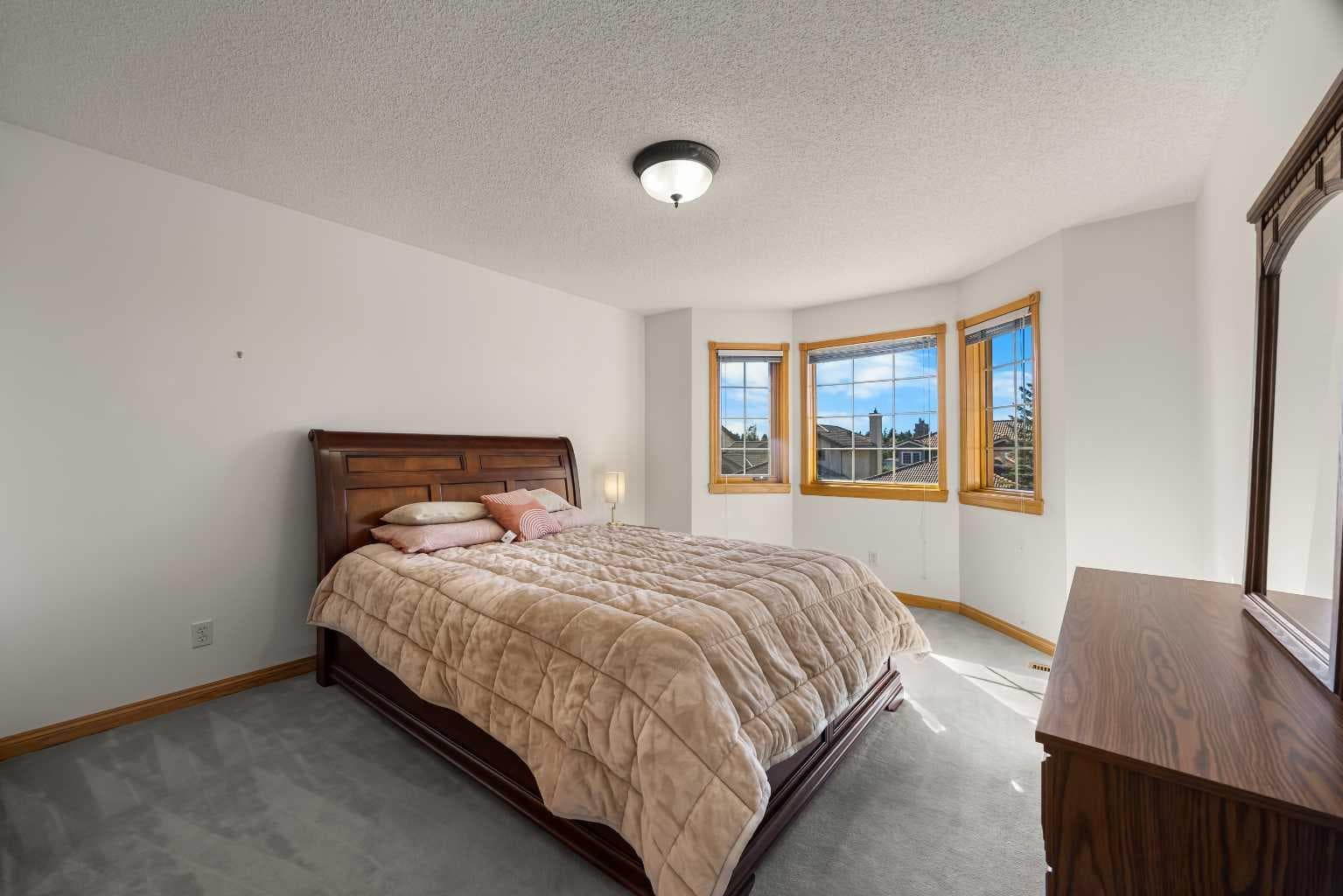 52 Edgeview Road NW