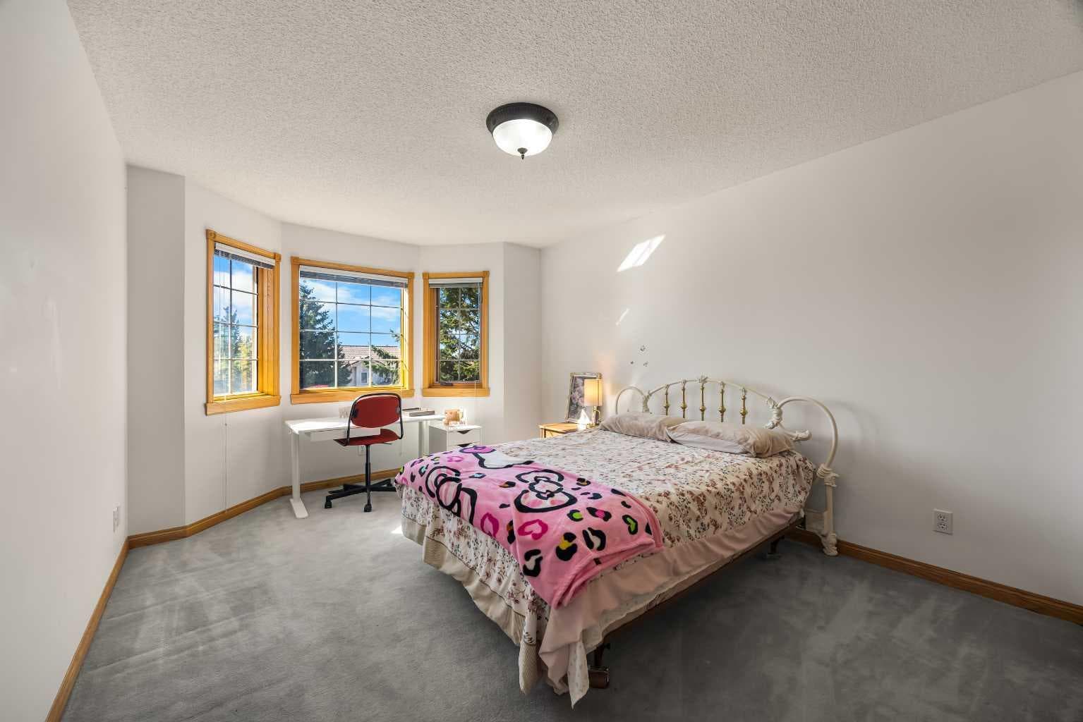 52 Edgeview Road NW