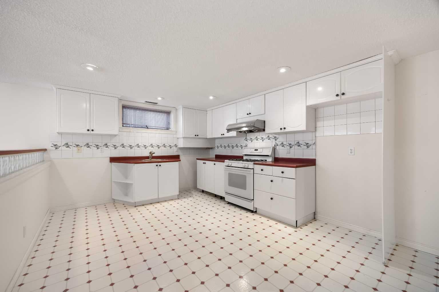 52 Edgeview Road NW