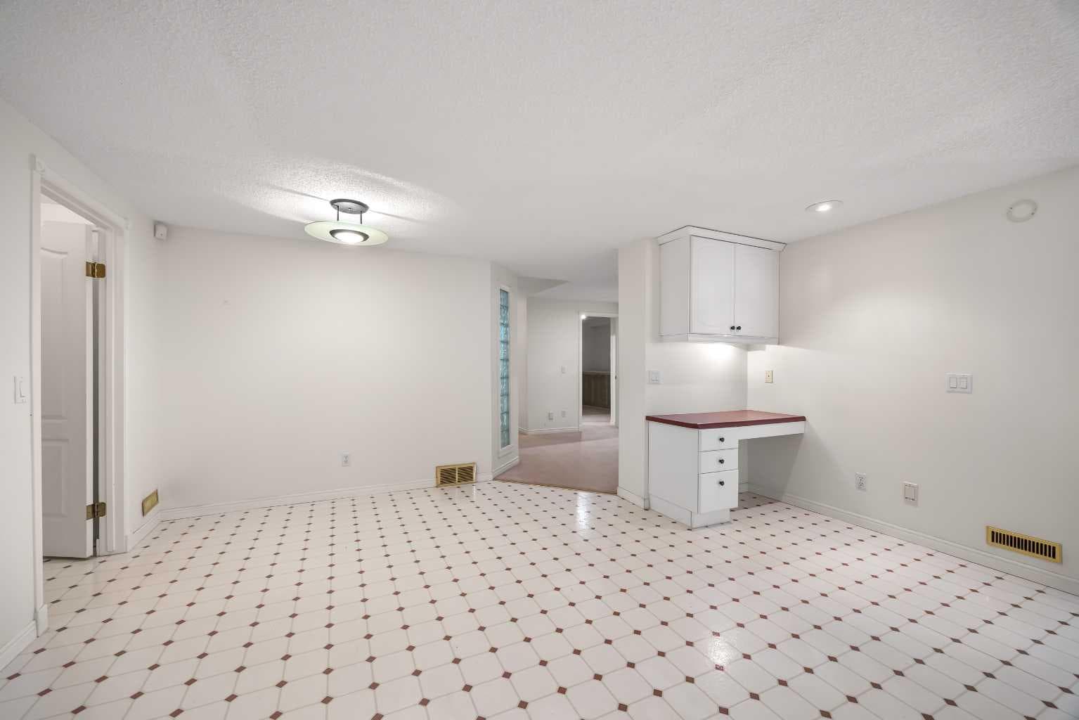 52 Edgeview Road NW
