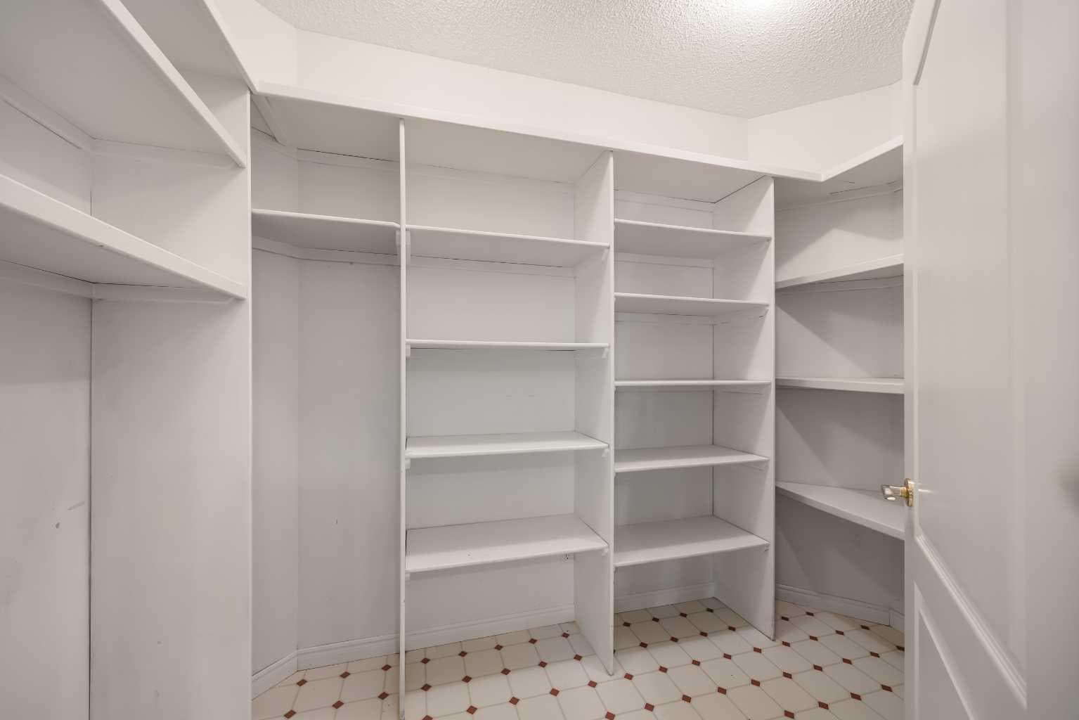 52 Edgeview Road NW