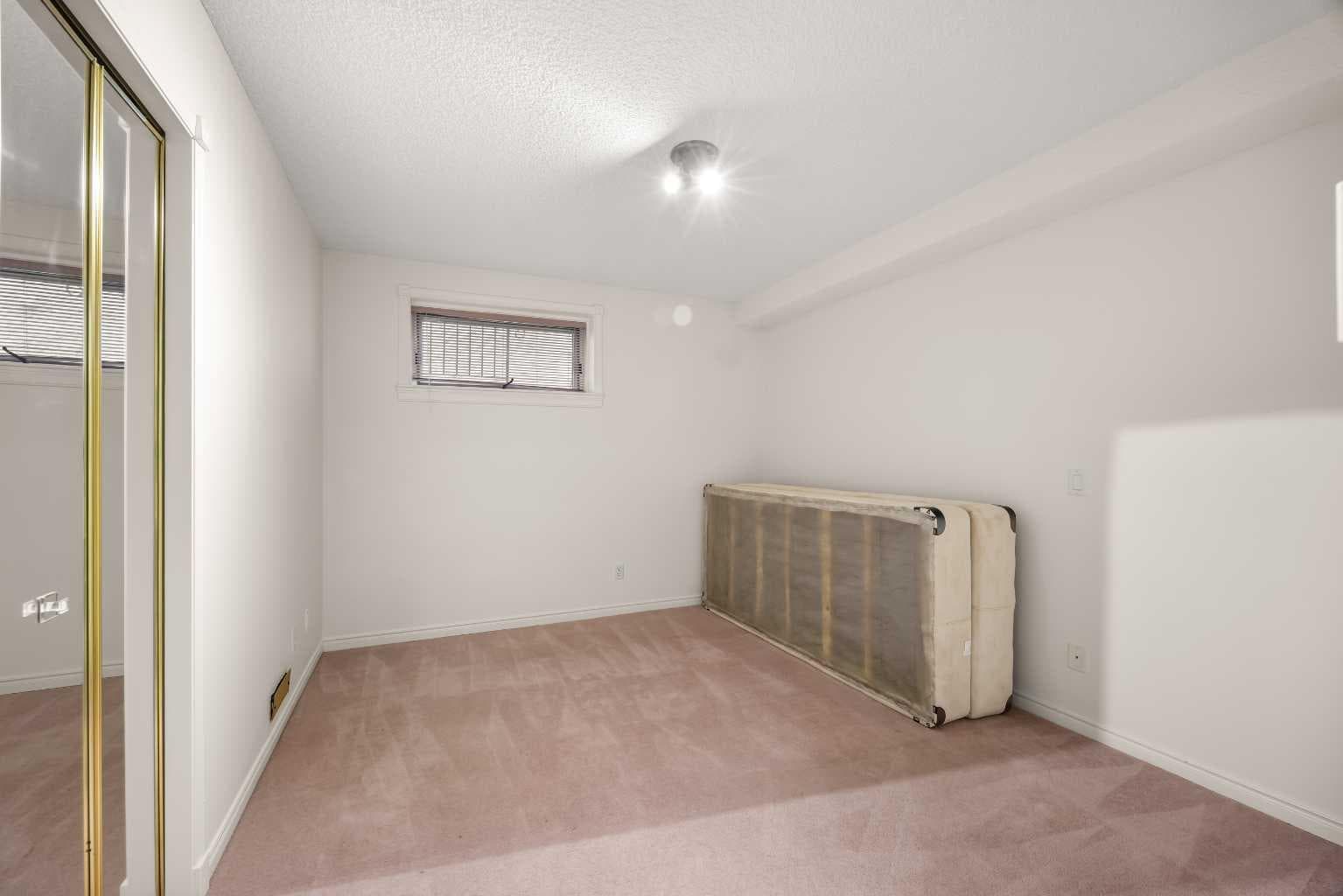 52 Edgeview Road NW