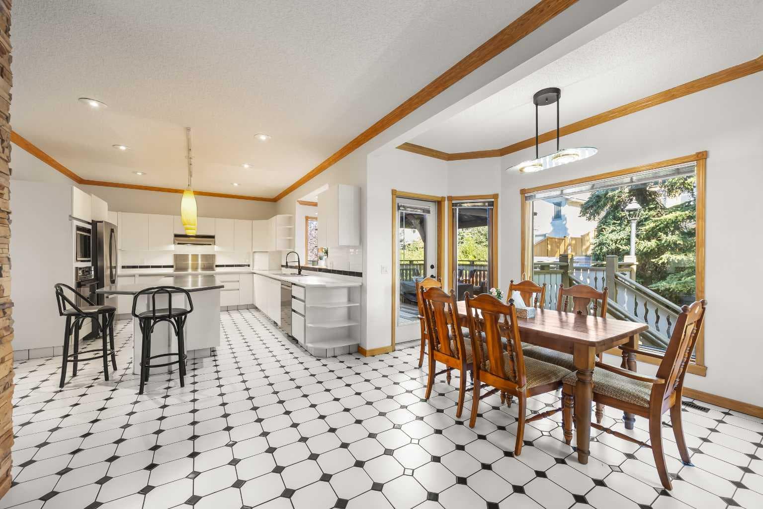 52 Edgeview Road NW