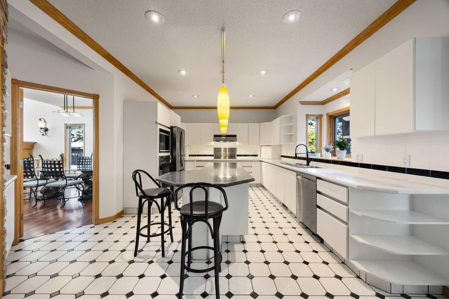 52 Edgeview Road NW