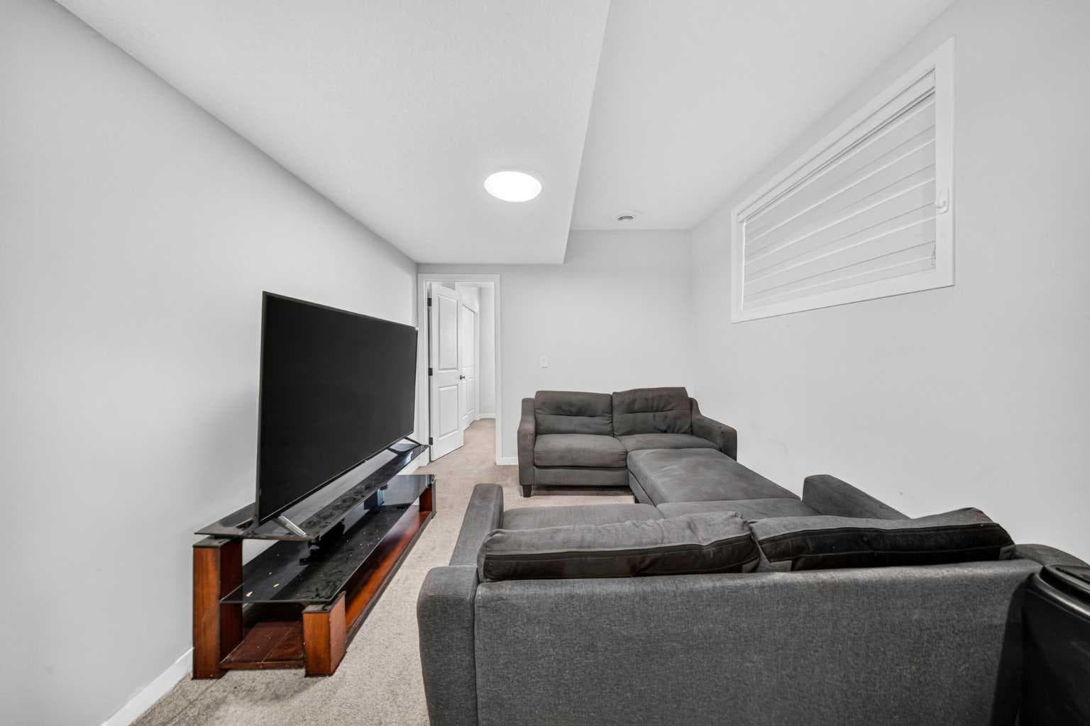 389 Cornerbrook Road NE
