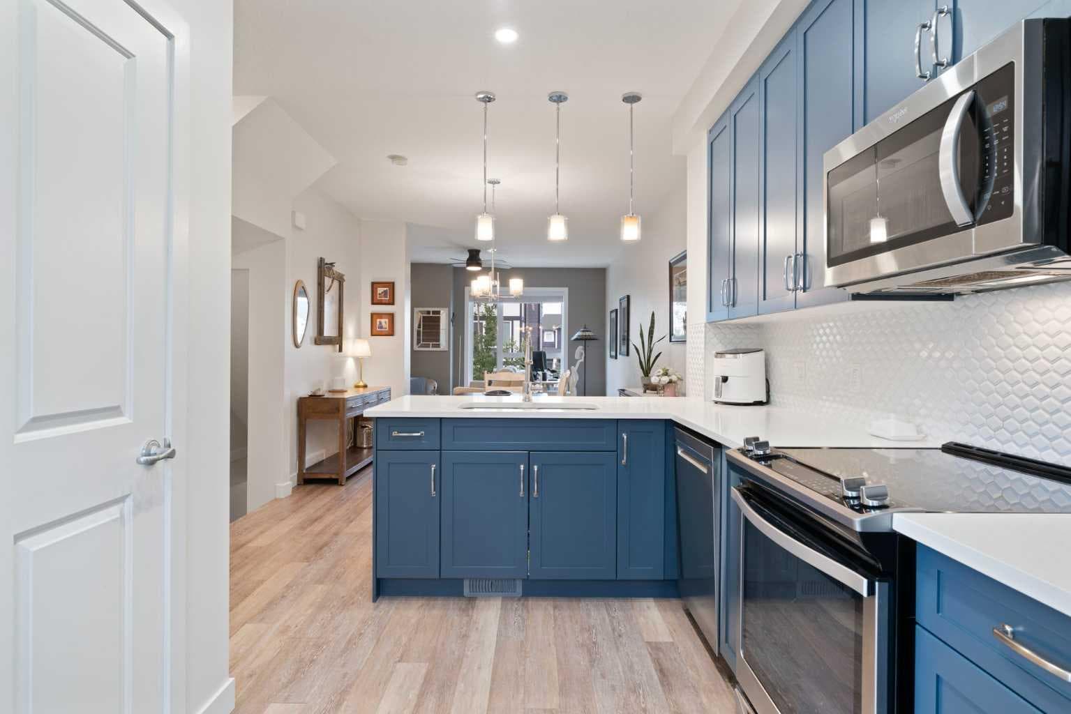 204, 15 Evanscrest Park NW