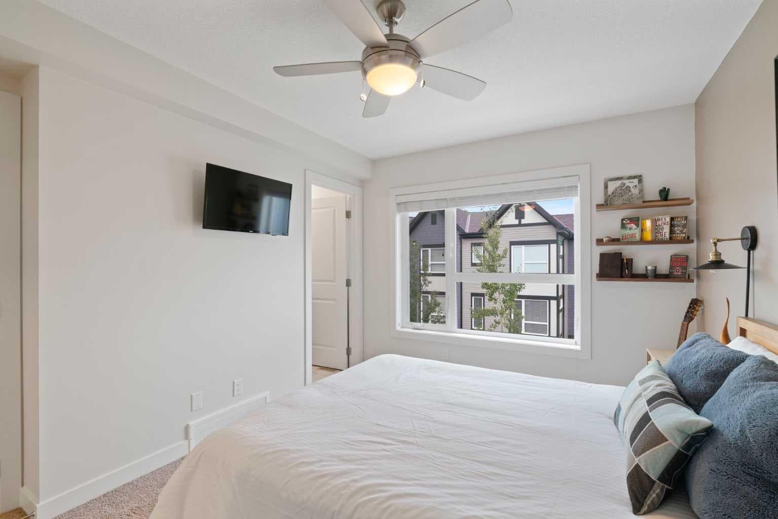 204, 15 Evanscrest Park NW