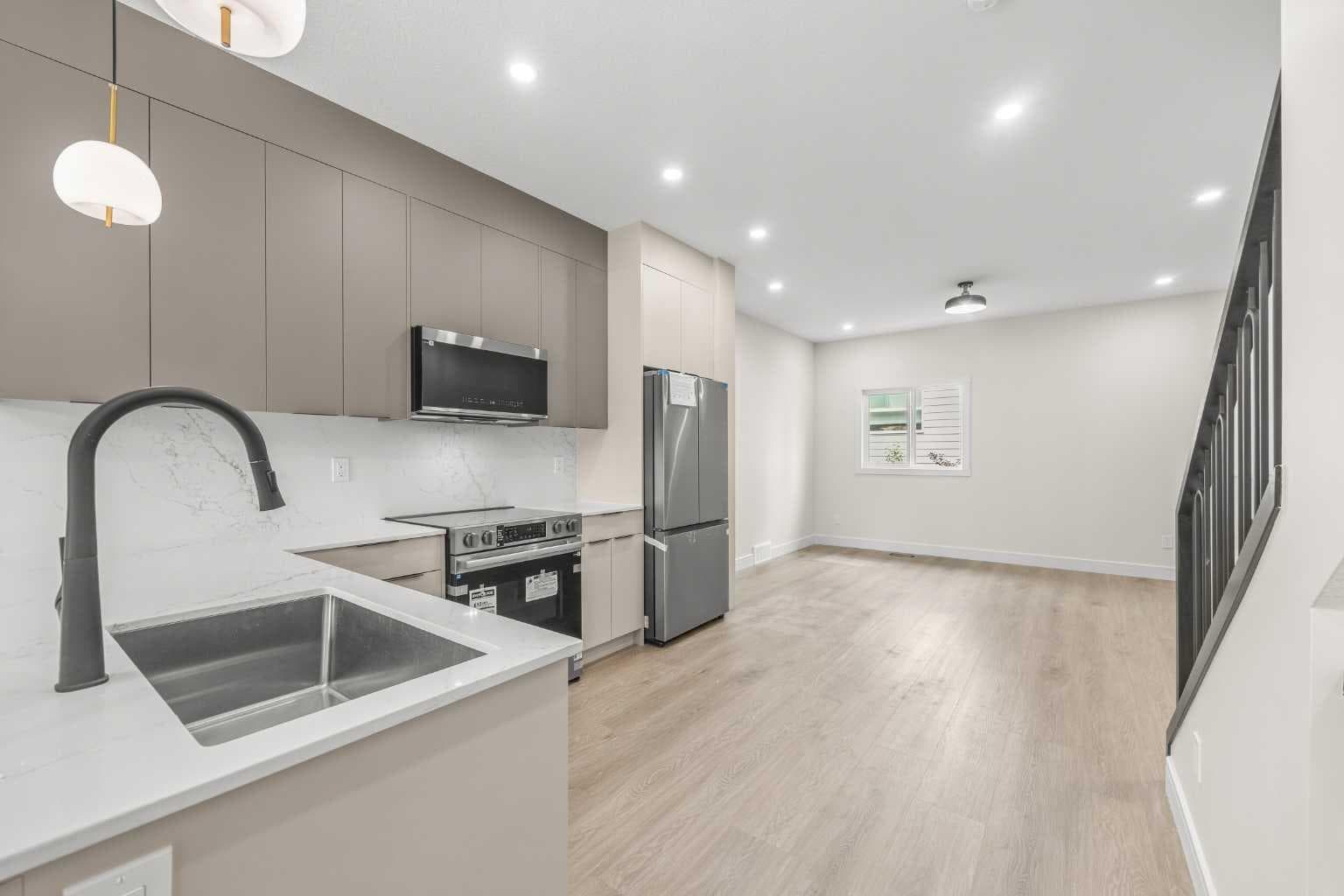 301, 67 Panatella Square NW