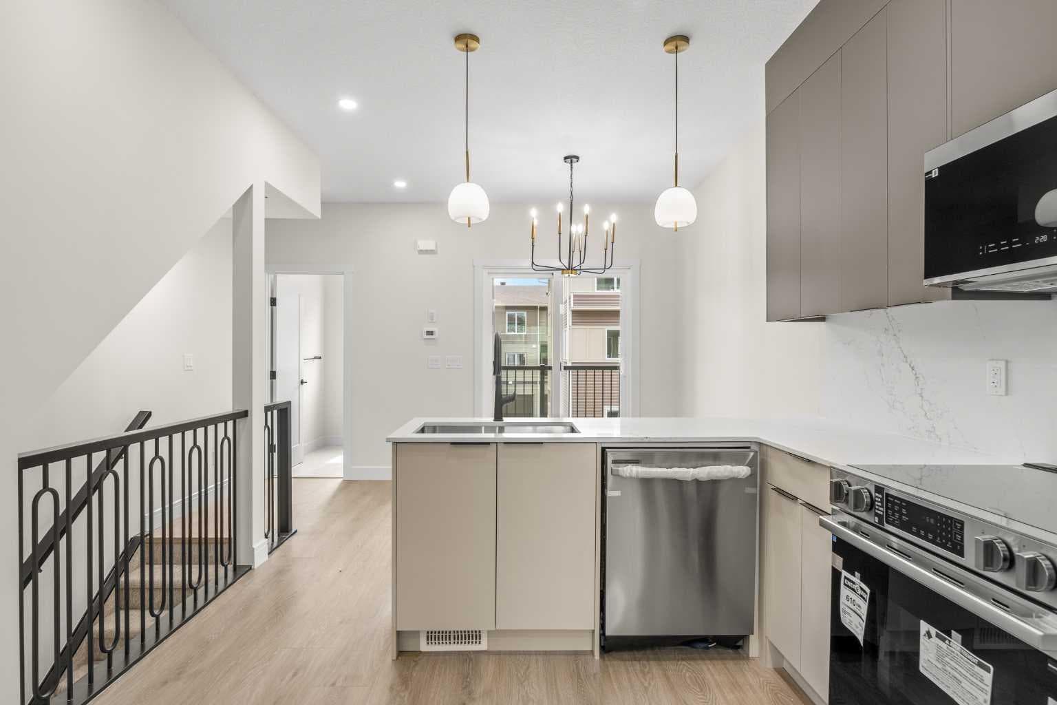 301, 67 Panatella Square NW