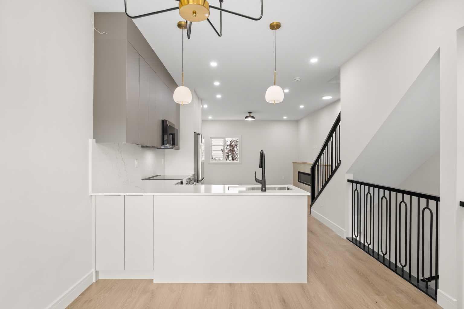 301, 67 Panatella Square NW