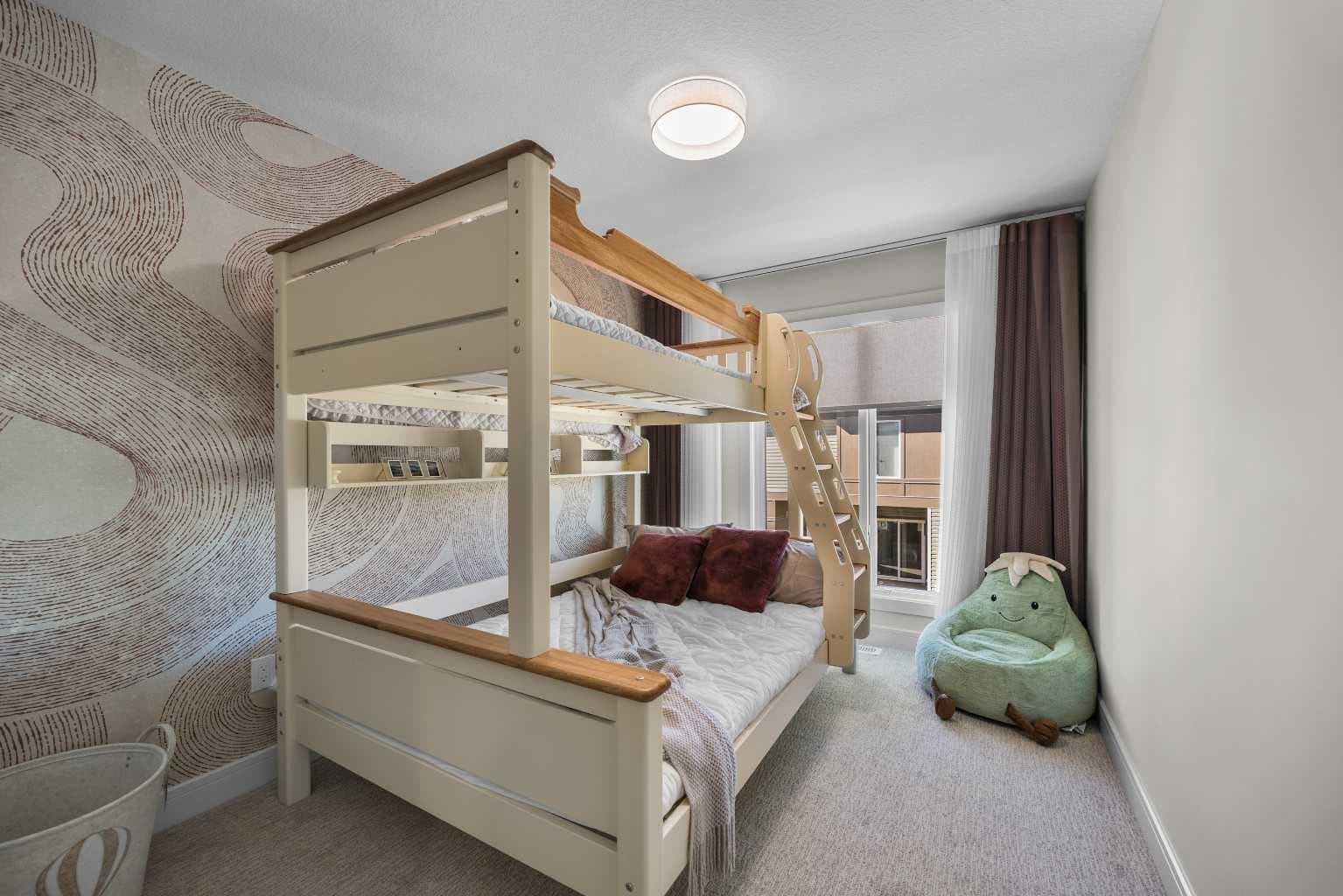 302, 67 Panatella Square NW