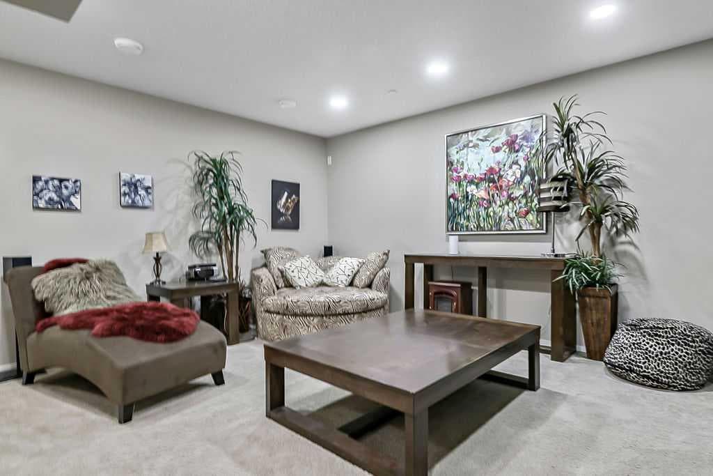 1139 Livingston Way NE