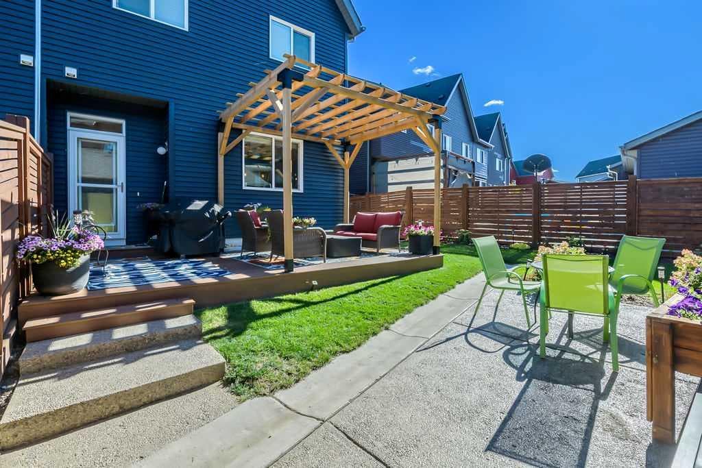 1139 Livingston Way NE