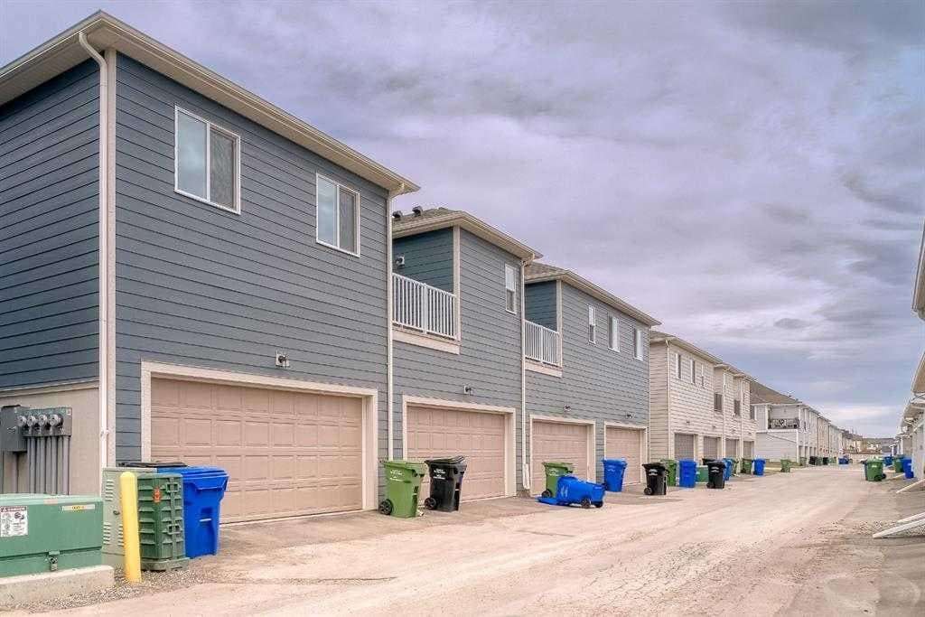 97 Yorkville Boulevard SW