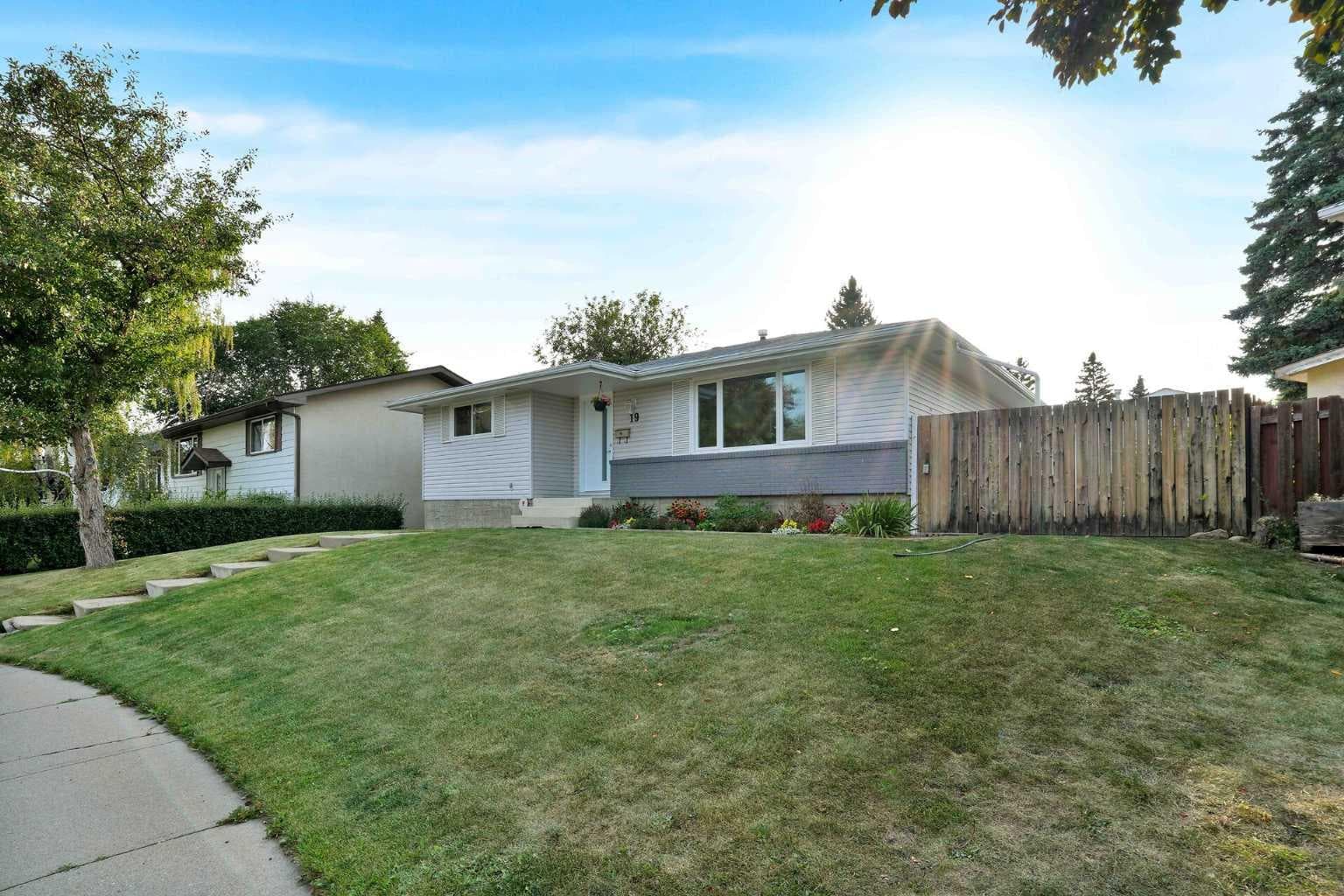 19 Maryvale Crescent NE