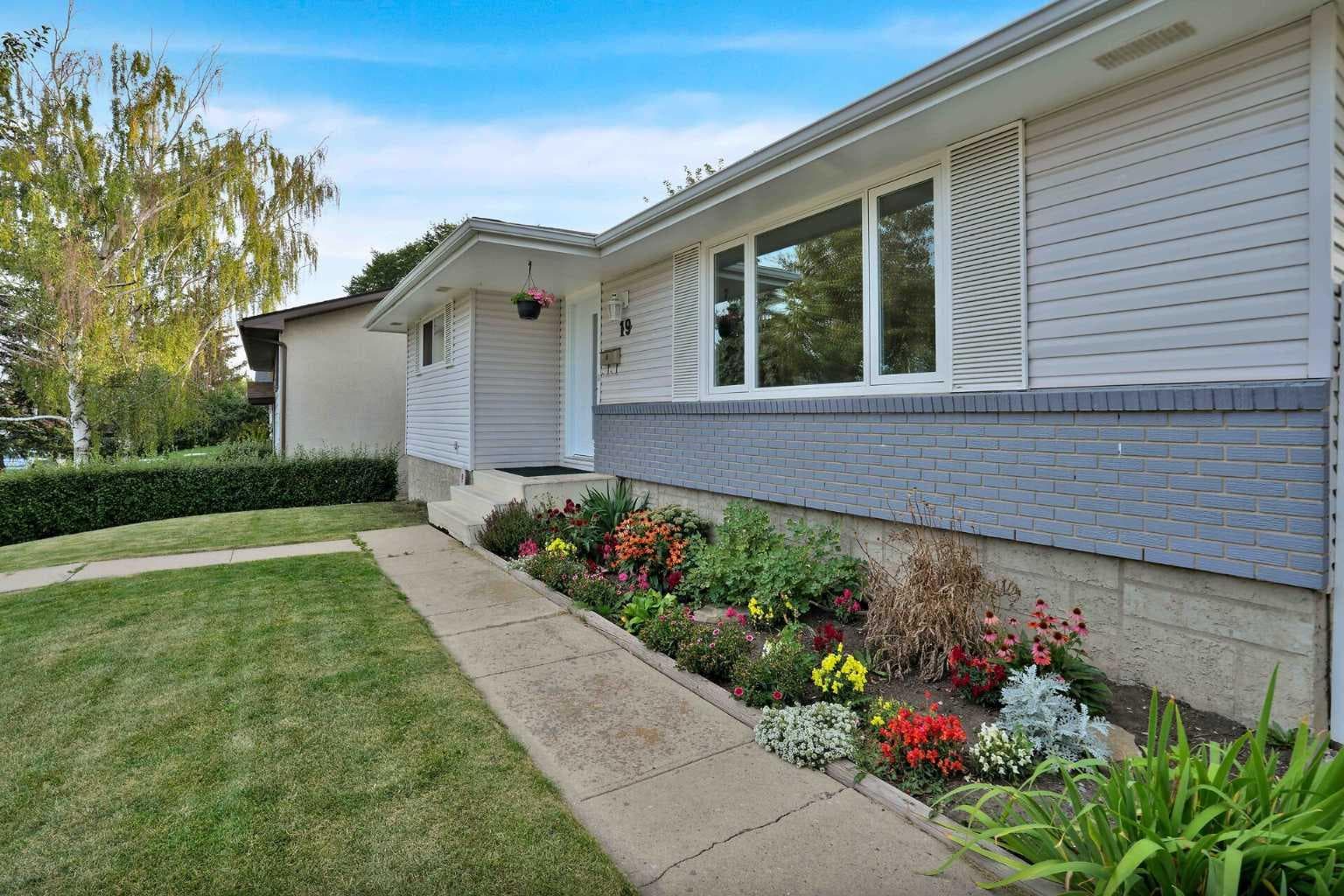 19 Maryvale Crescent NE