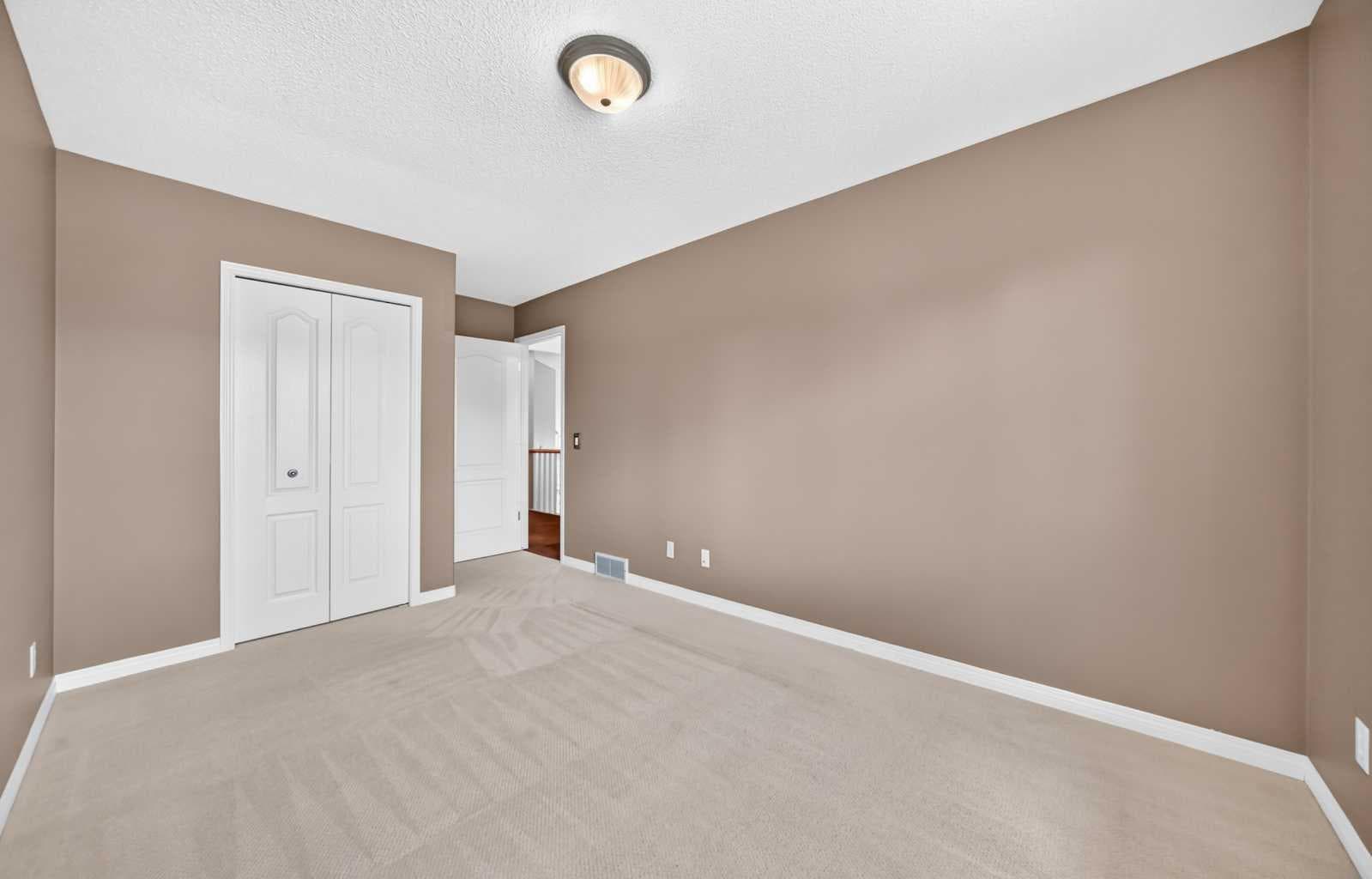 180 Hamptons Terrace NW