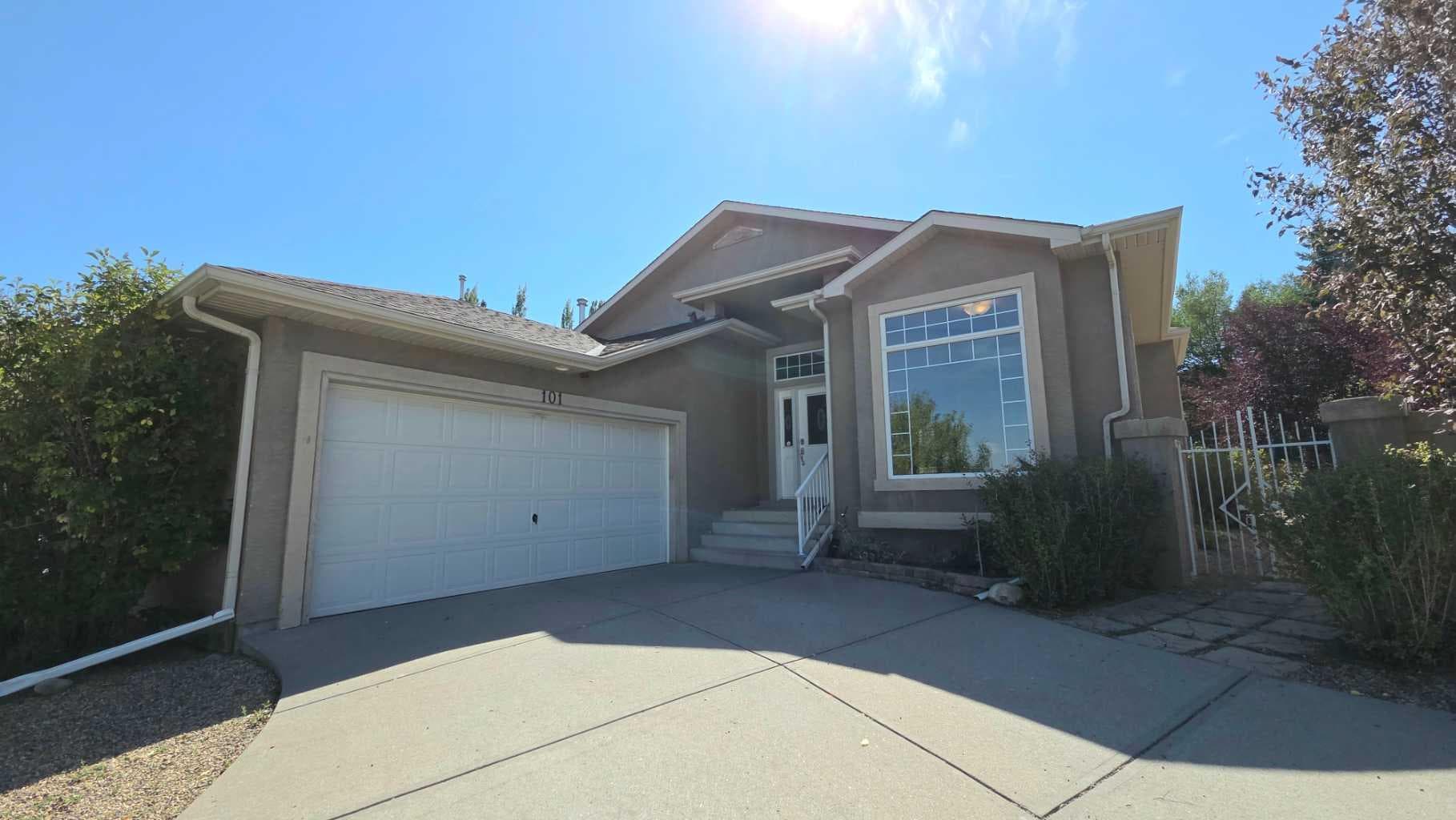 101 Edgebrook Grove NW