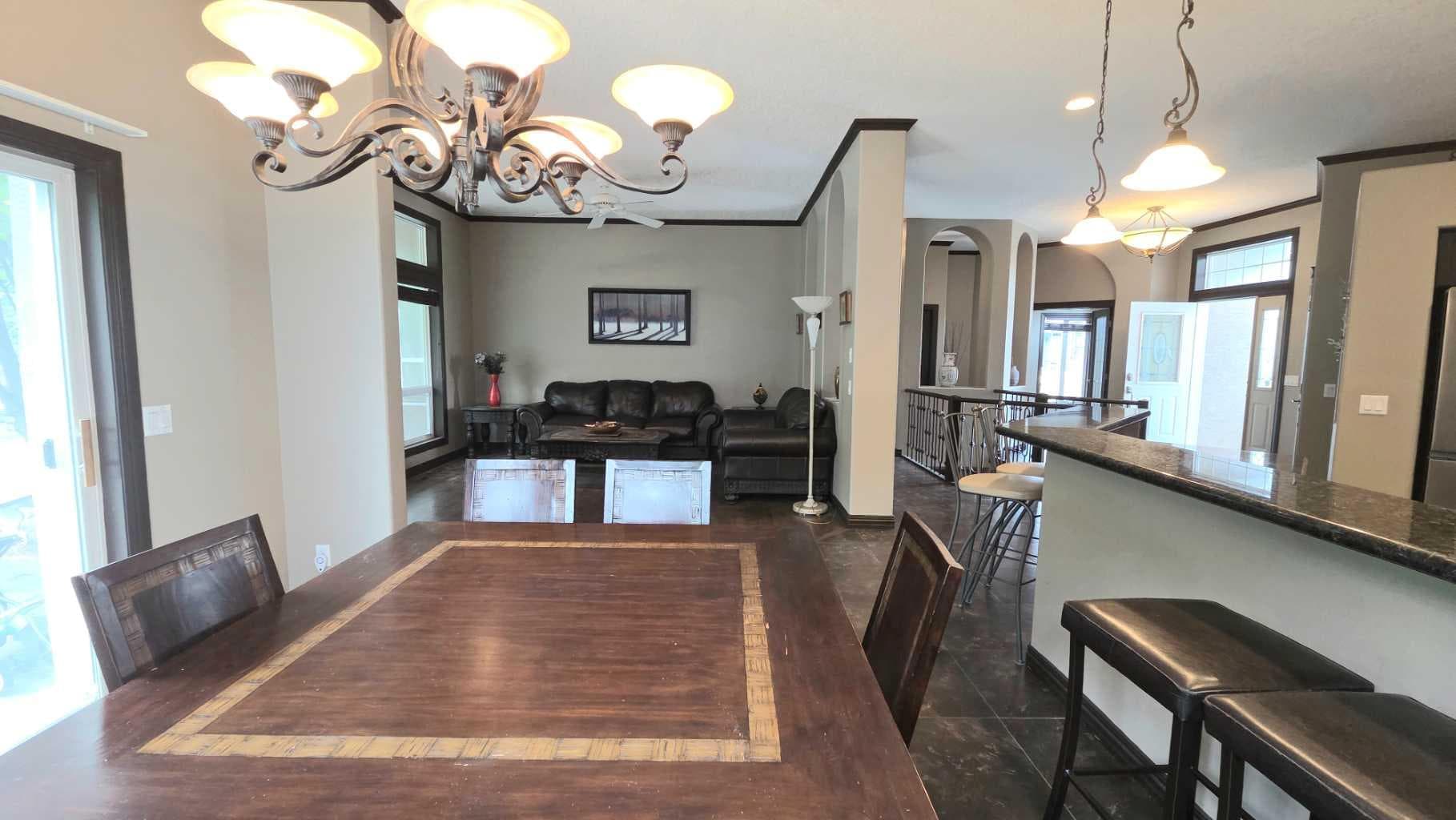 101 Edgebrook Grove NW