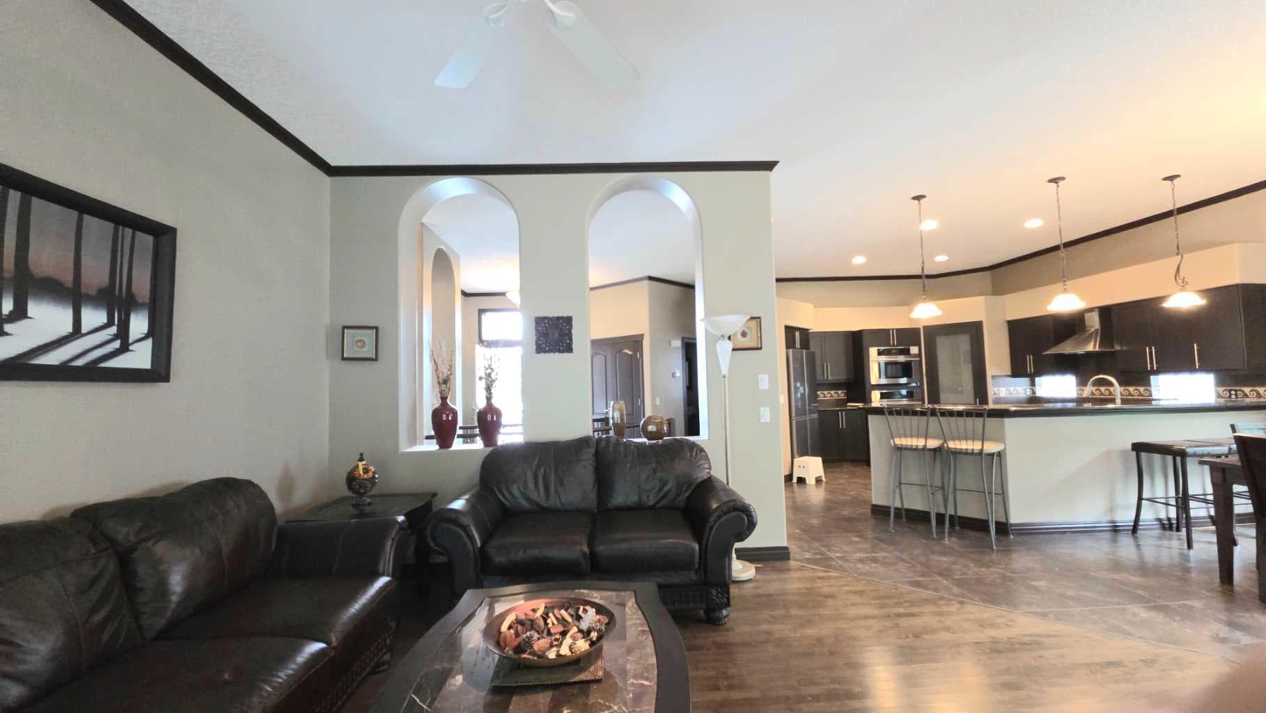 101 Edgebrook Grove NW