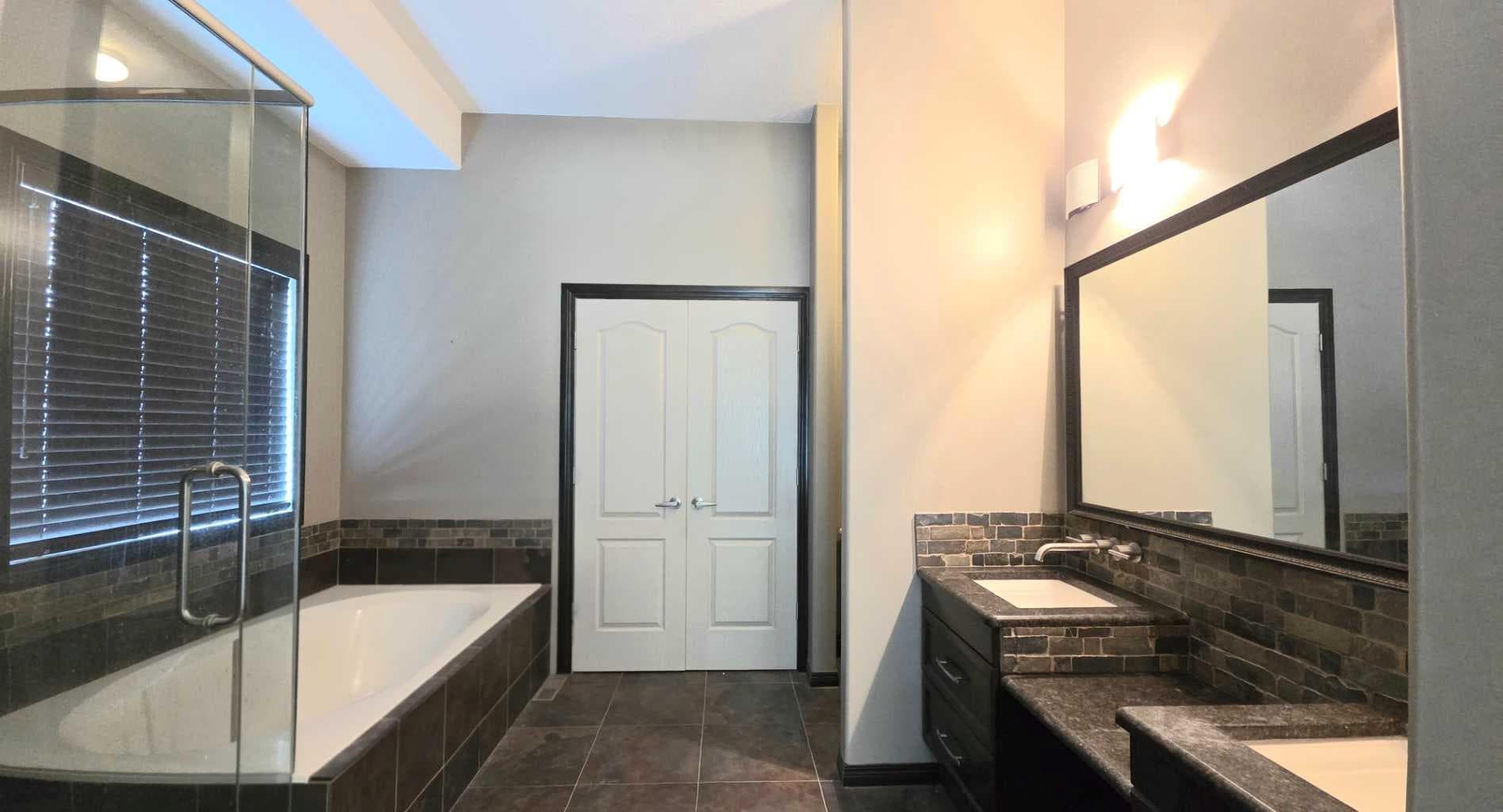 101 Edgebrook Grove NW