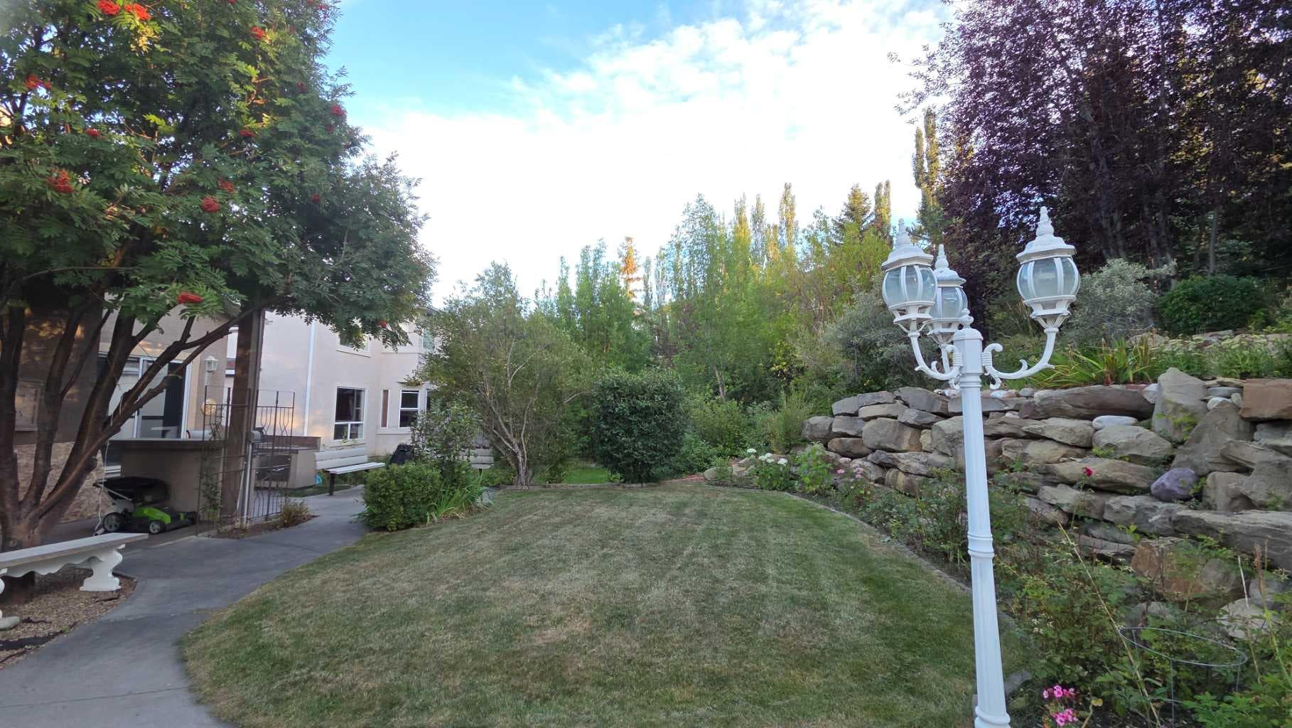 101 Edgebrook Grove NW