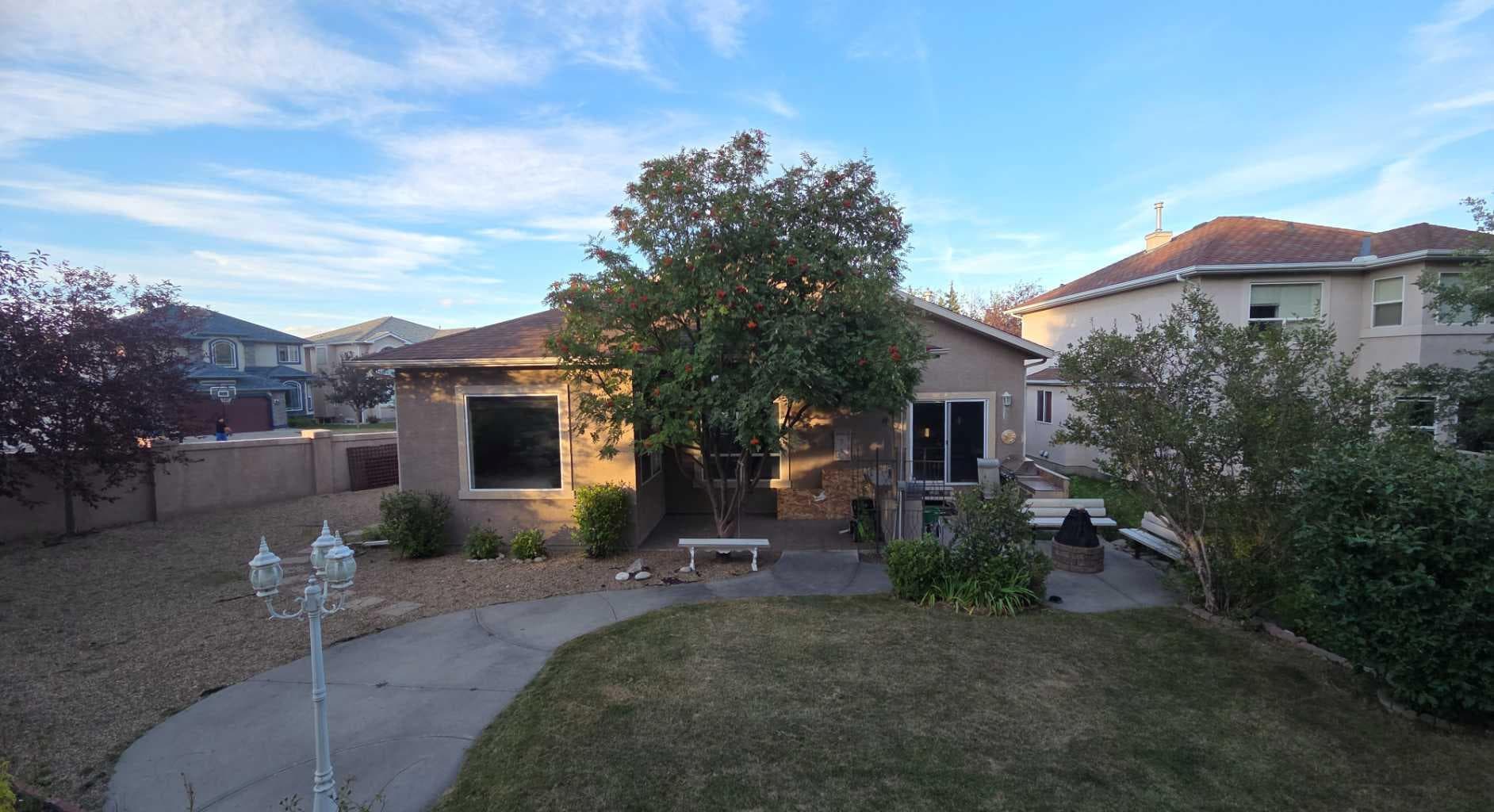 101 Edgebrook Grove NW