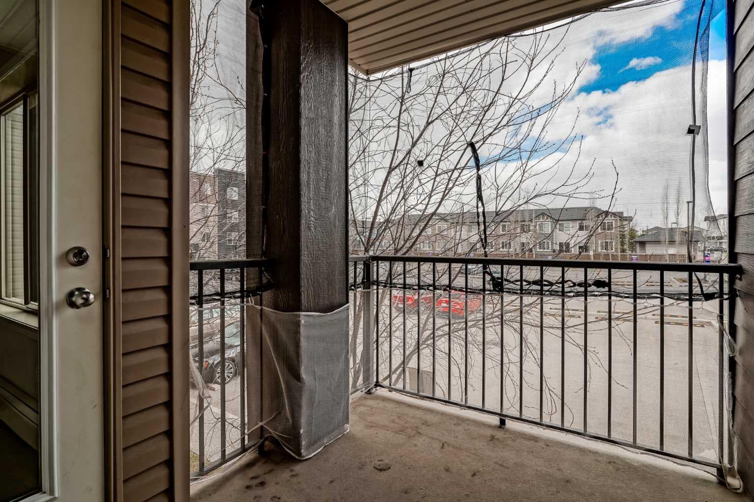 208, 355 Taralake Way NE