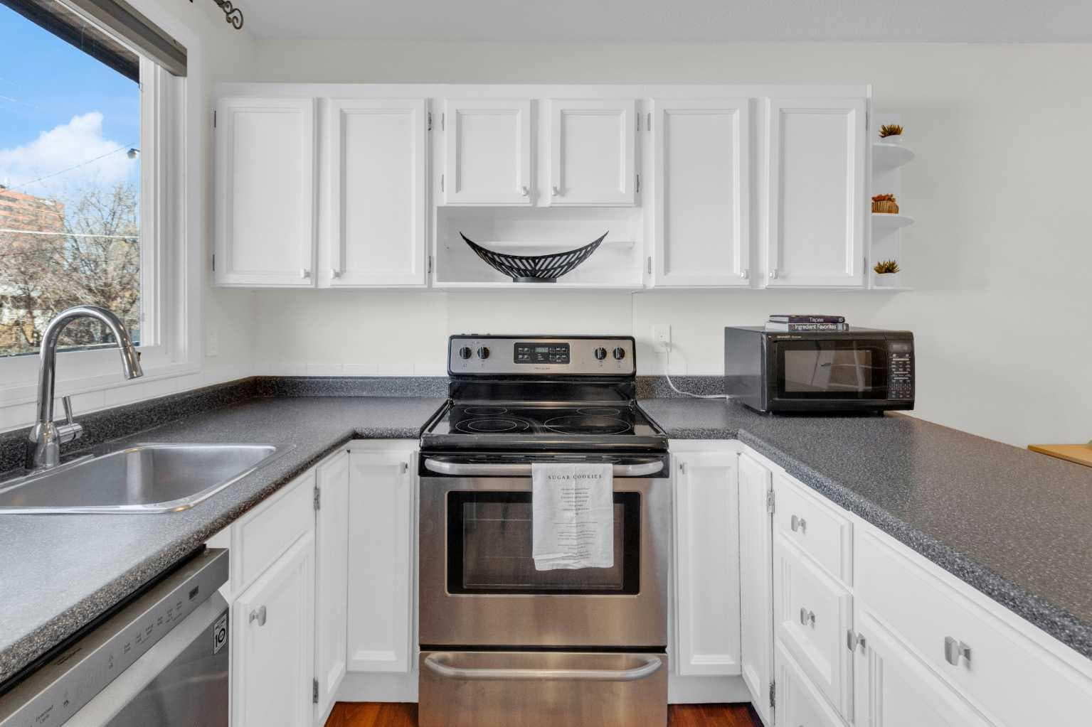 34, 630 Sabrina Road SW