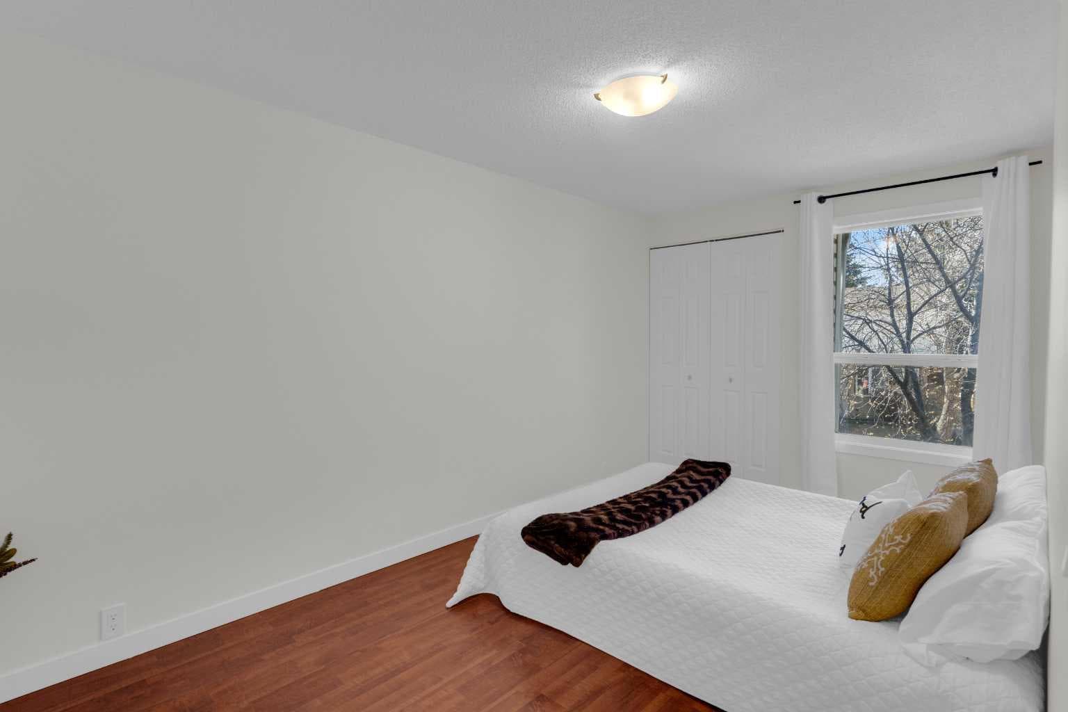 34, 630 Sabrina Road SW