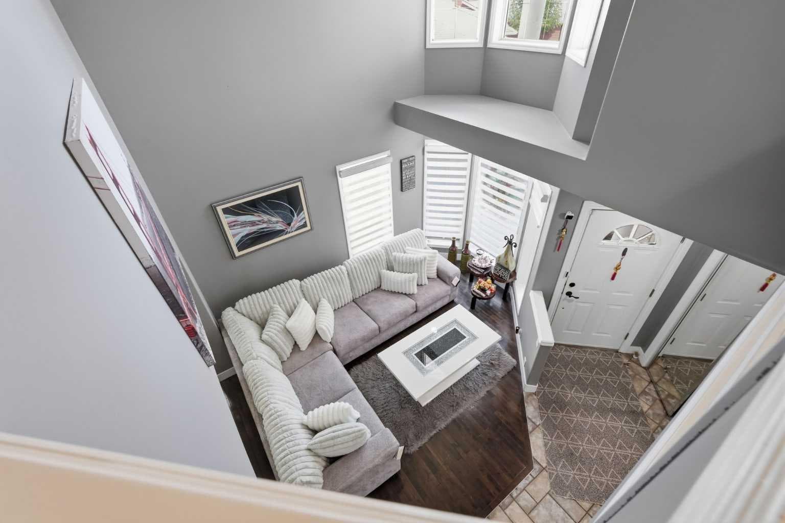 135 Millview Gardens SW