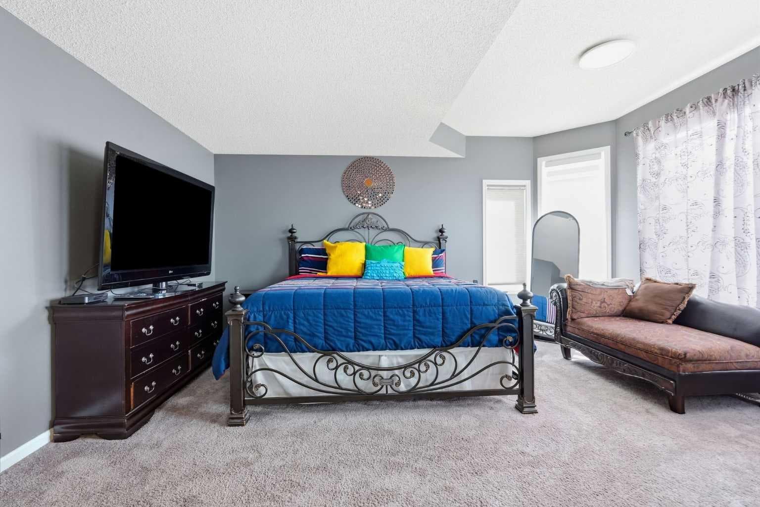 135 Millview Gardens SW