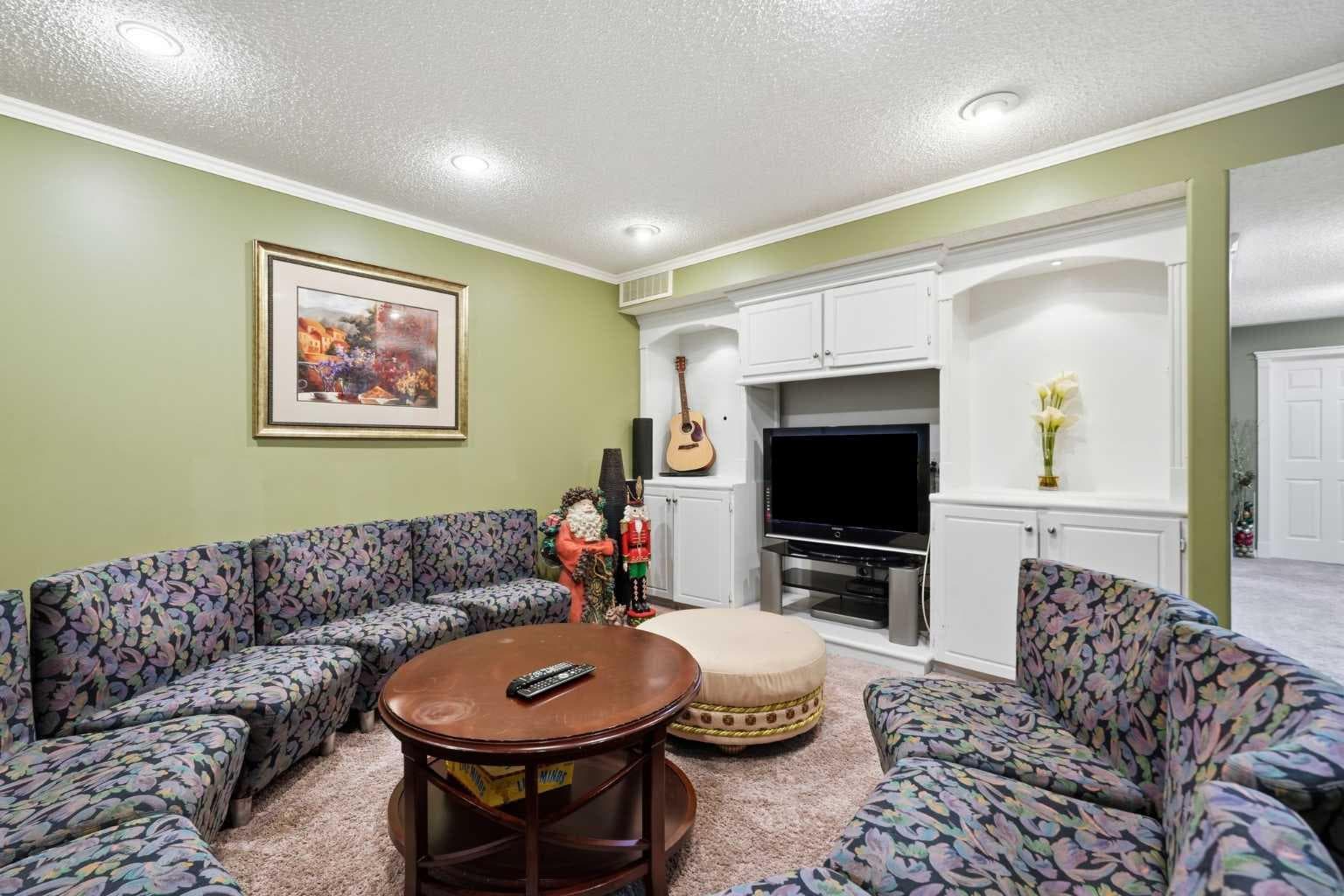 135 Millview Gardens SW