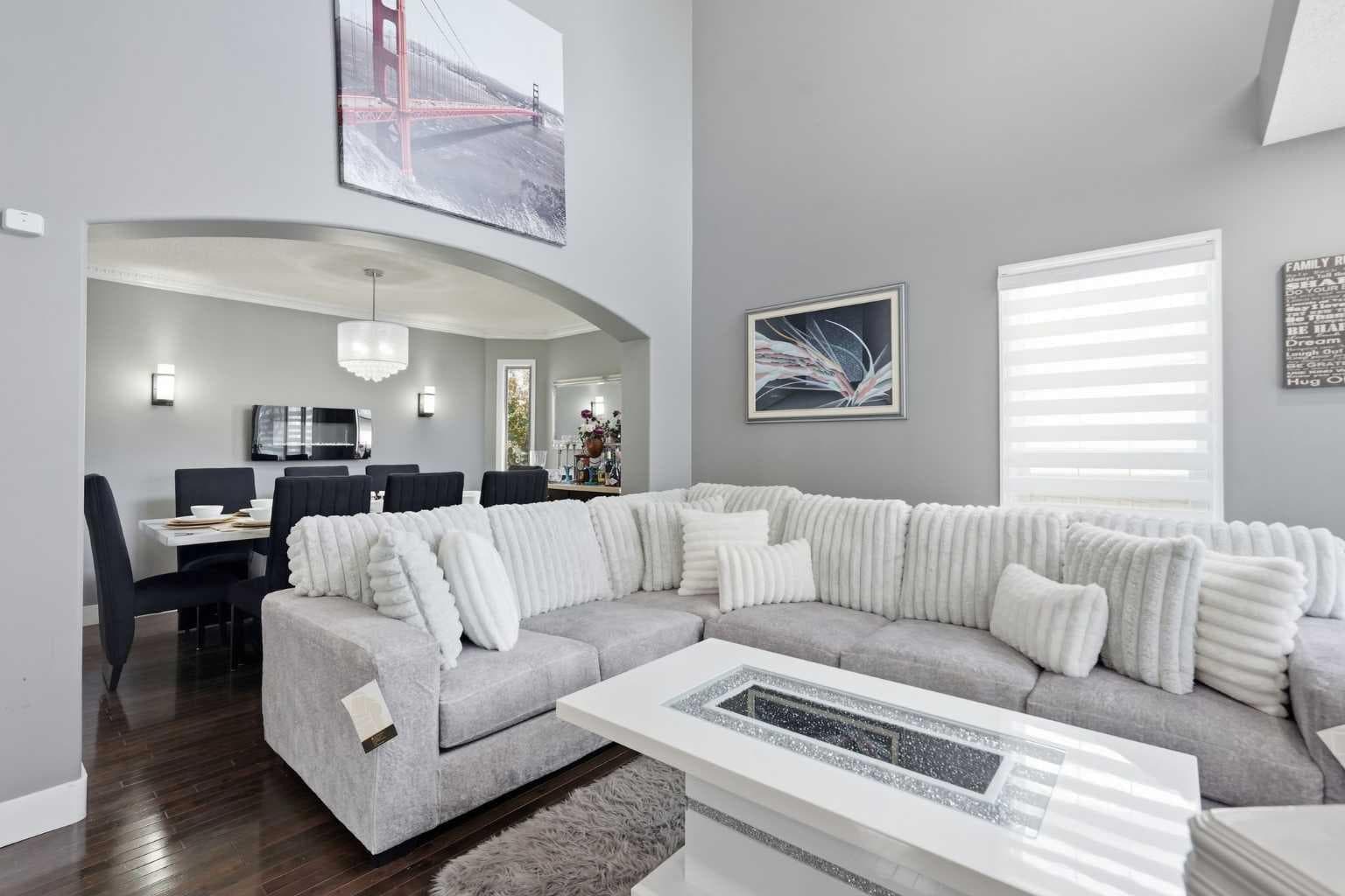 135 Millview Gardens SW