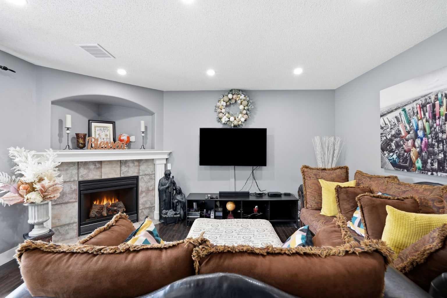 135 Millview Gardens SW
