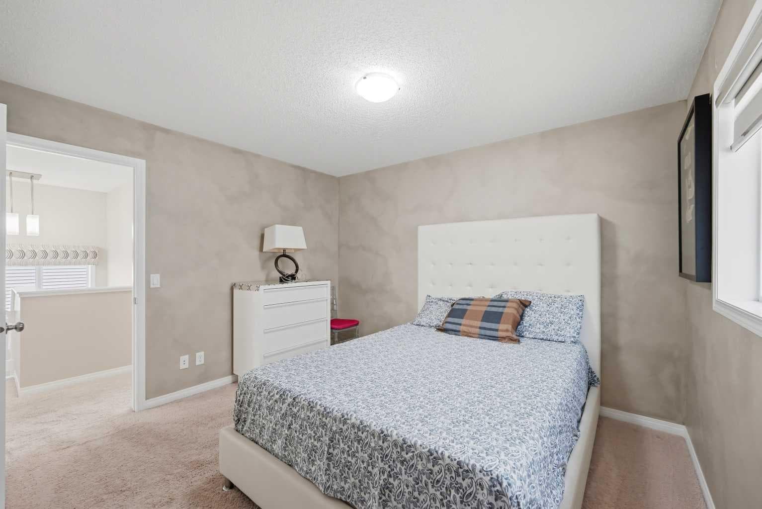 156 Skyview Shores Manor NE