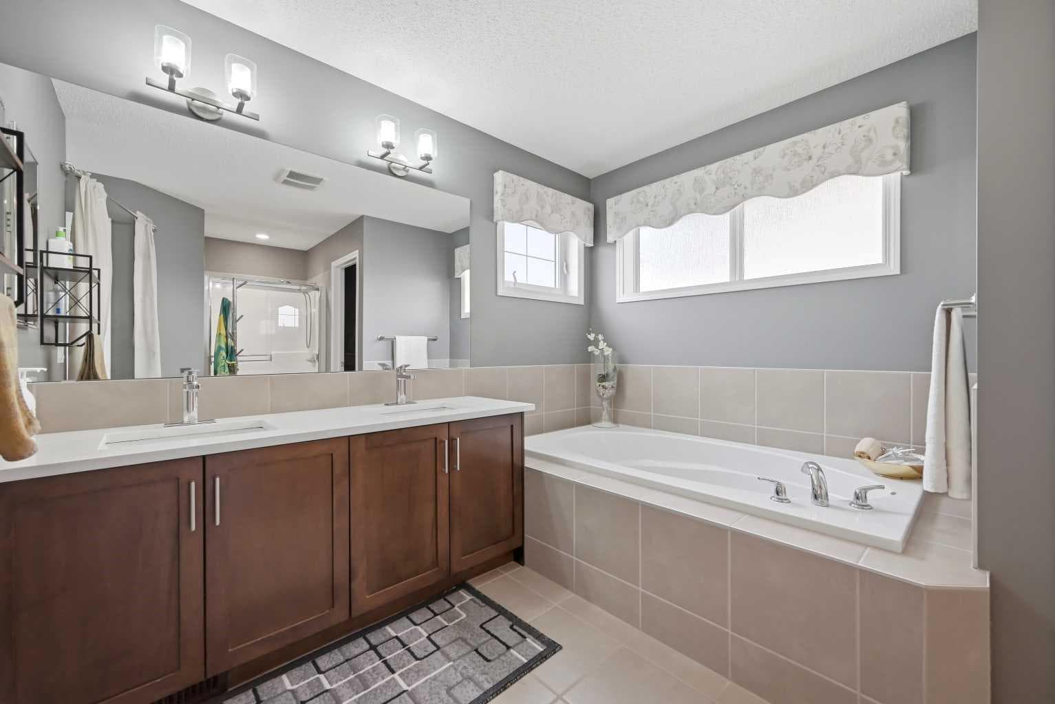 156 Skyview Shores Manor NE