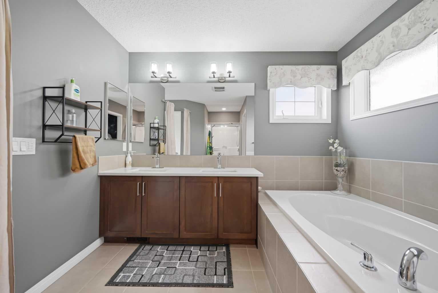 156 Skyview Shores Manor NE