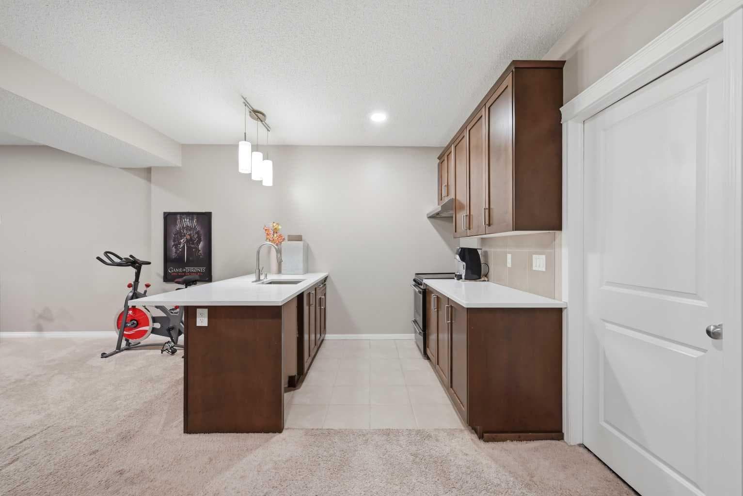 156 Skyview Shores Manor NE