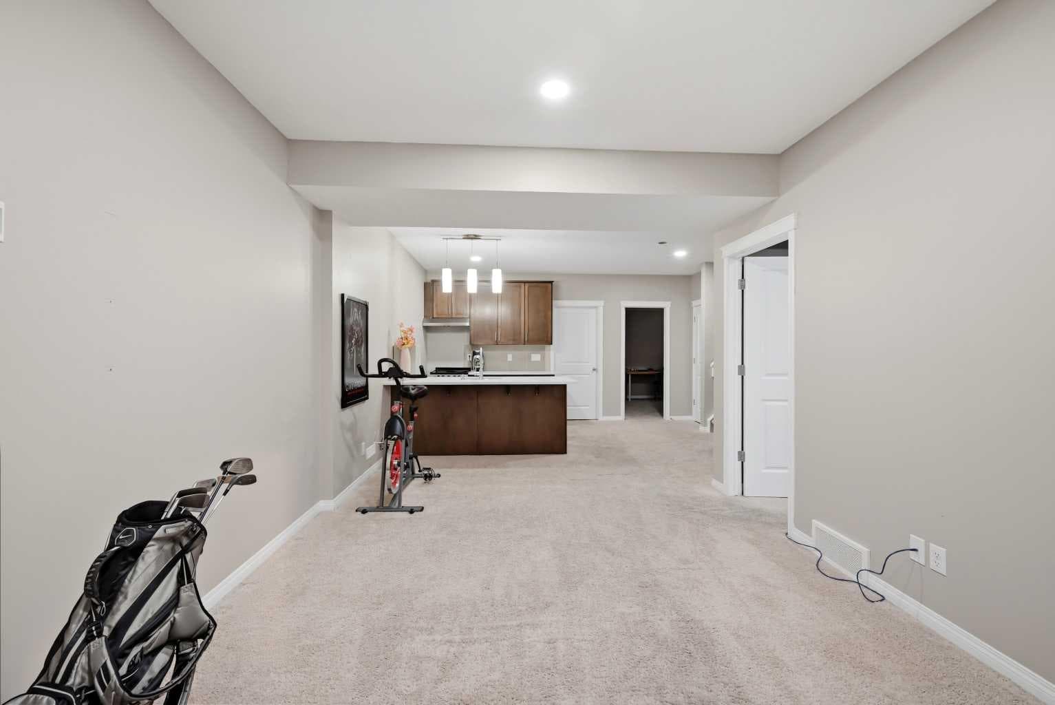 156 Skyview Shores Manor NE