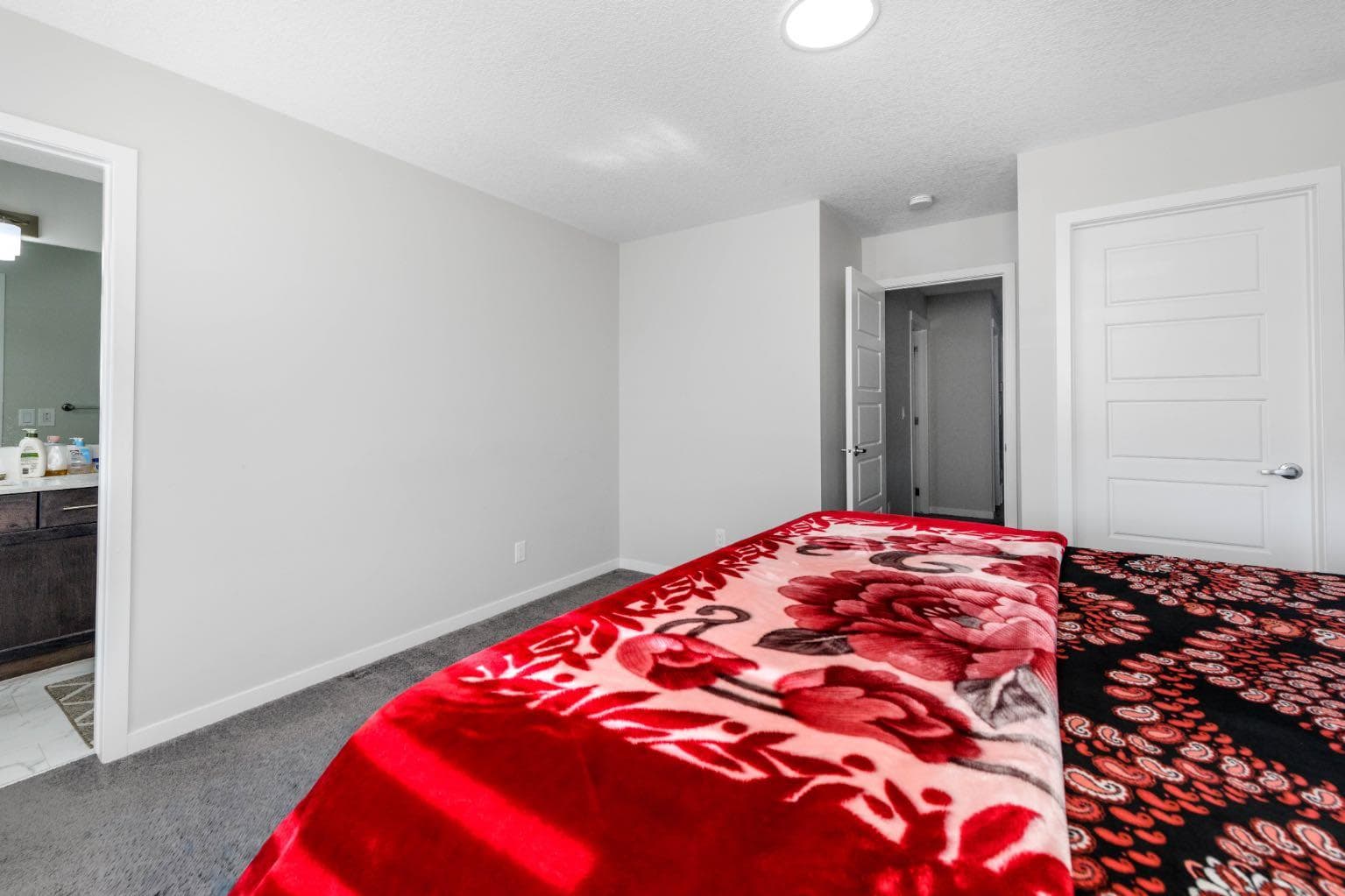 983 Corner Meadows Way NE