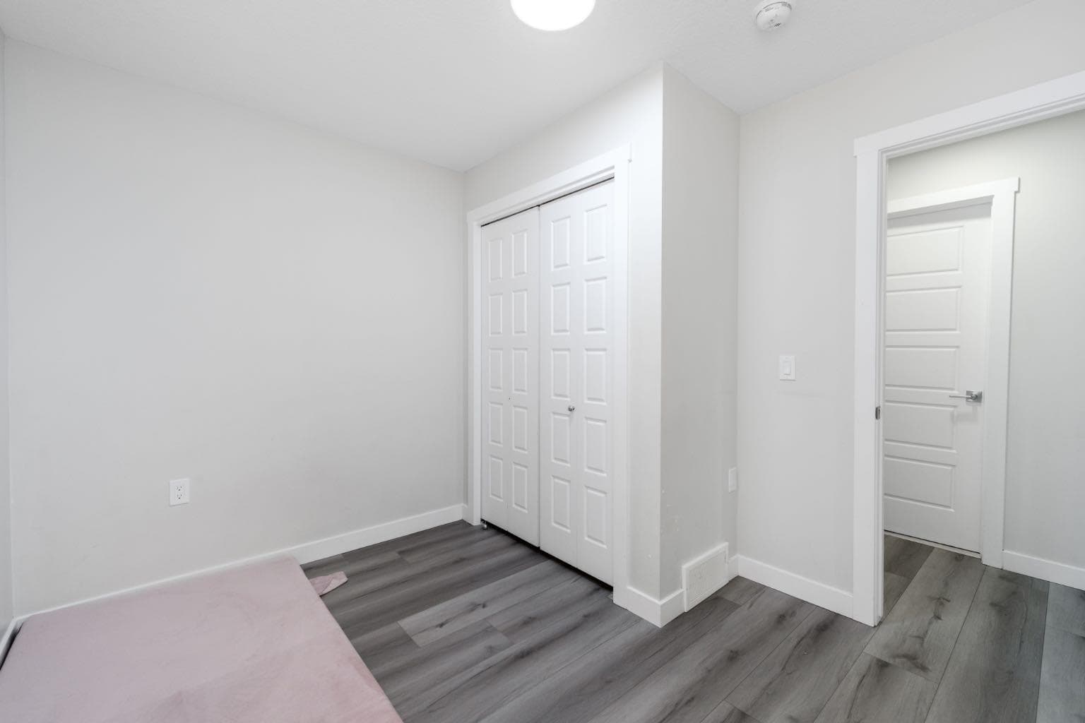 983 Corner Meadows Way NE