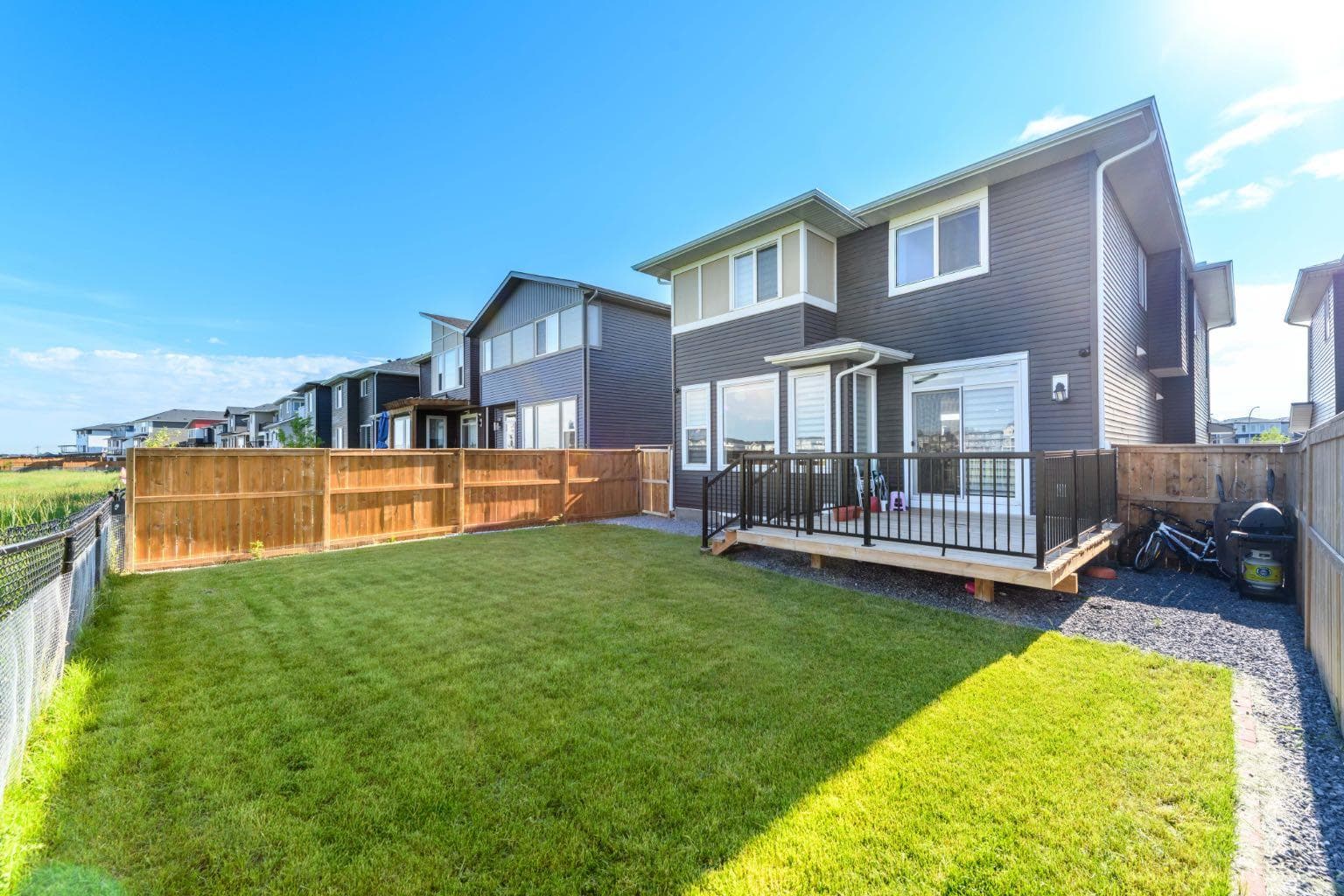 983 Corner Meadows Way NE