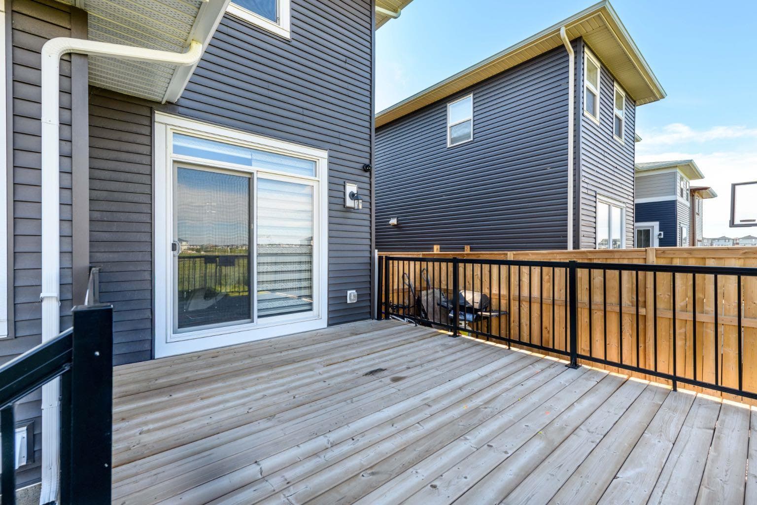 983 Corner Meadows Way NE