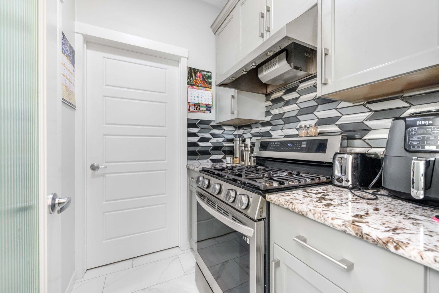 983 Corner Meadows Way NE