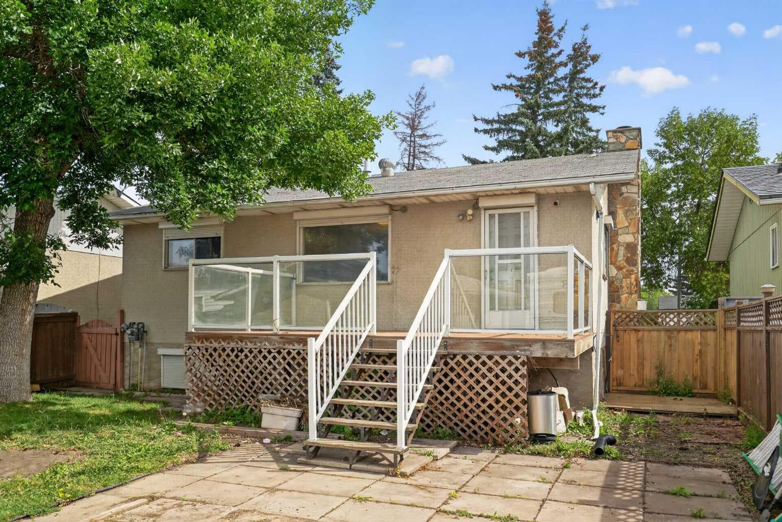 156 Dovely Crescent SE