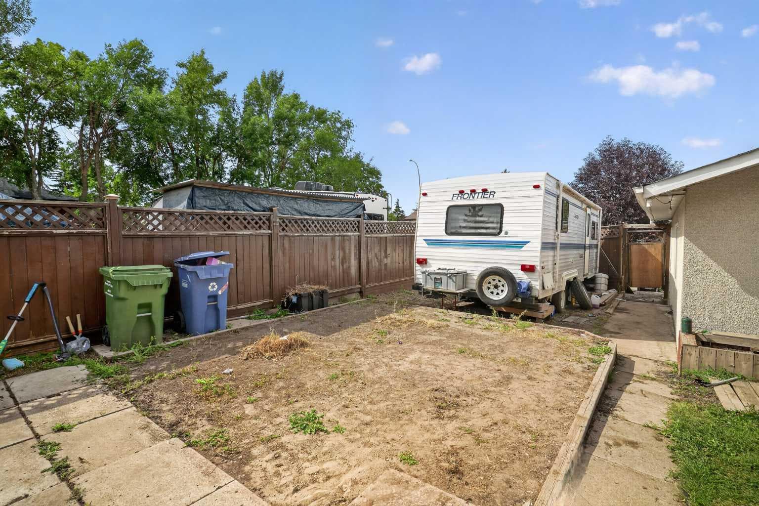 156 Dovely Crescent SE