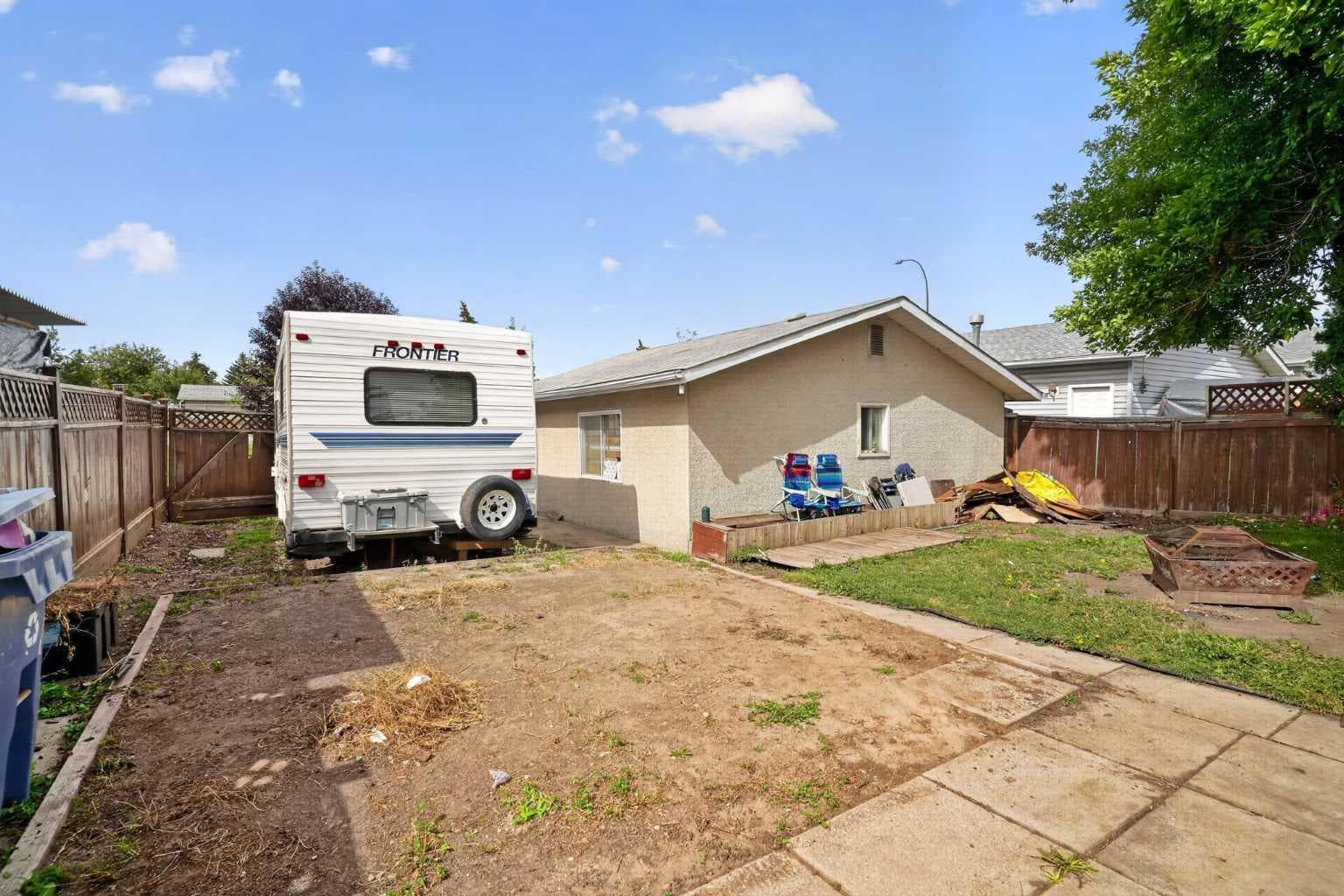 156 Dovely Crescent SE